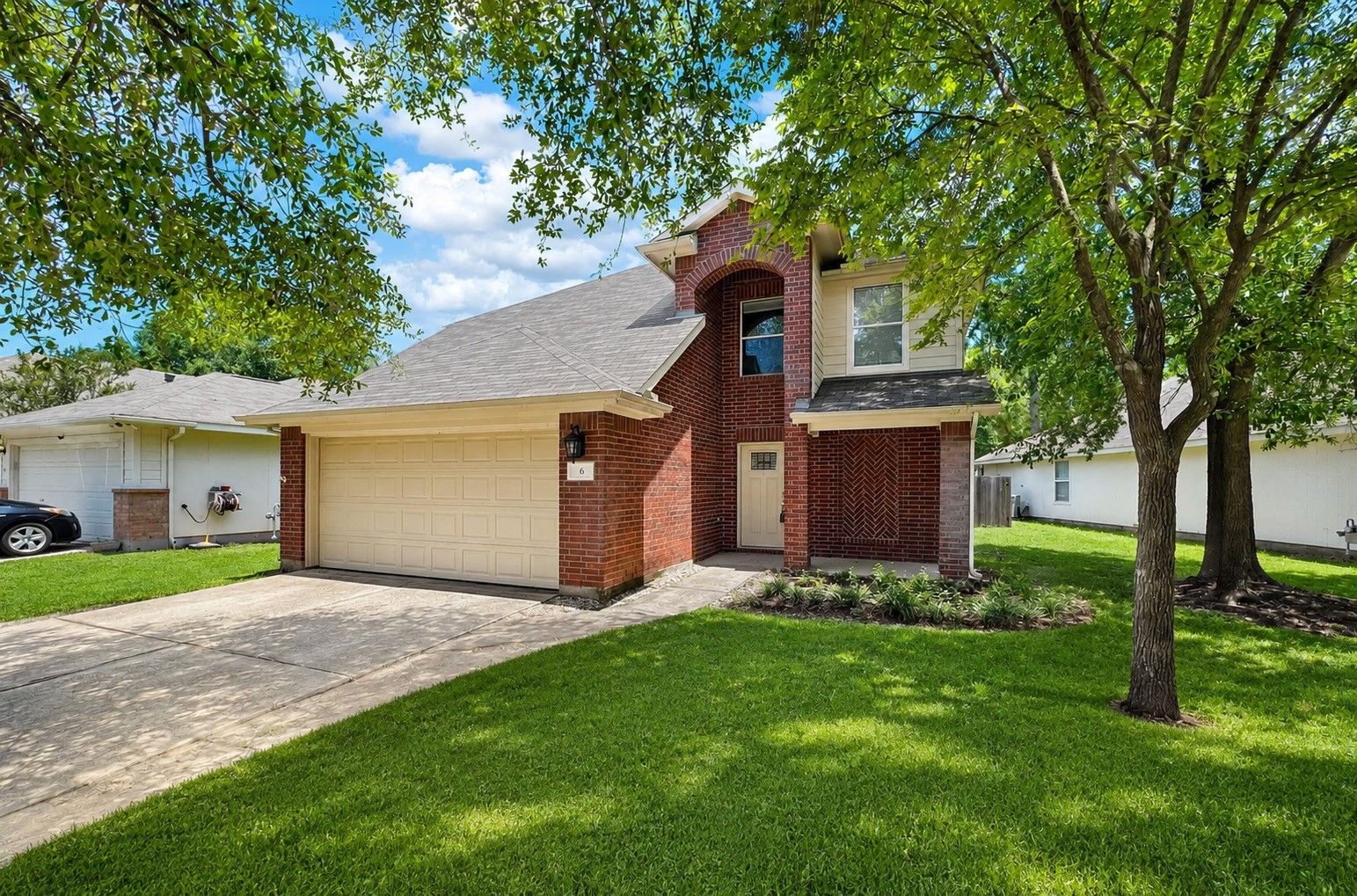 6 Thicket Grove Place Property Photo 3