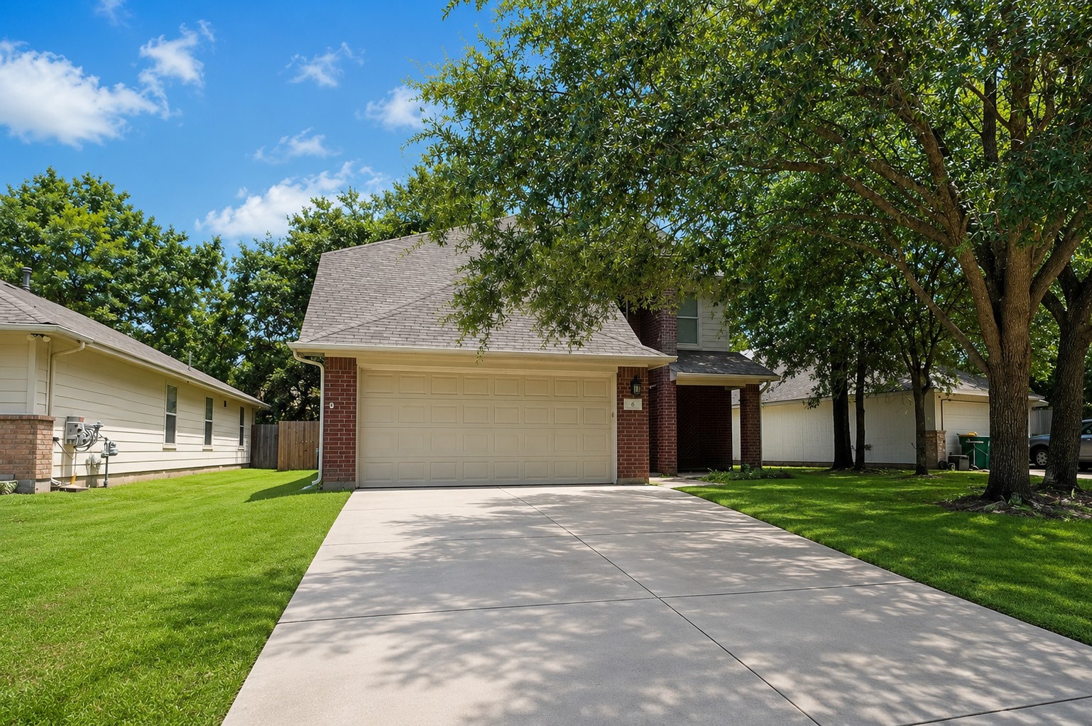 6 Thicket Grove Place Property Photo 4