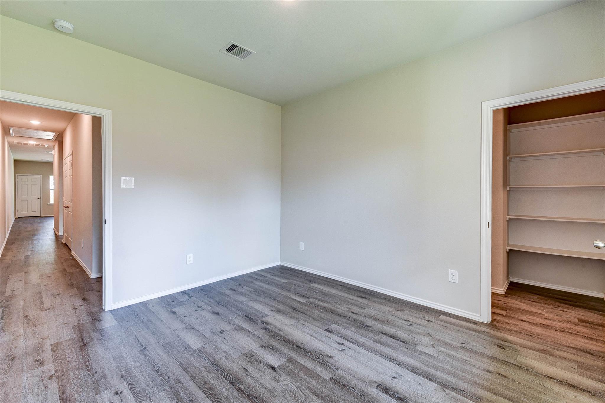 407 E Avenue G Property Photo 13