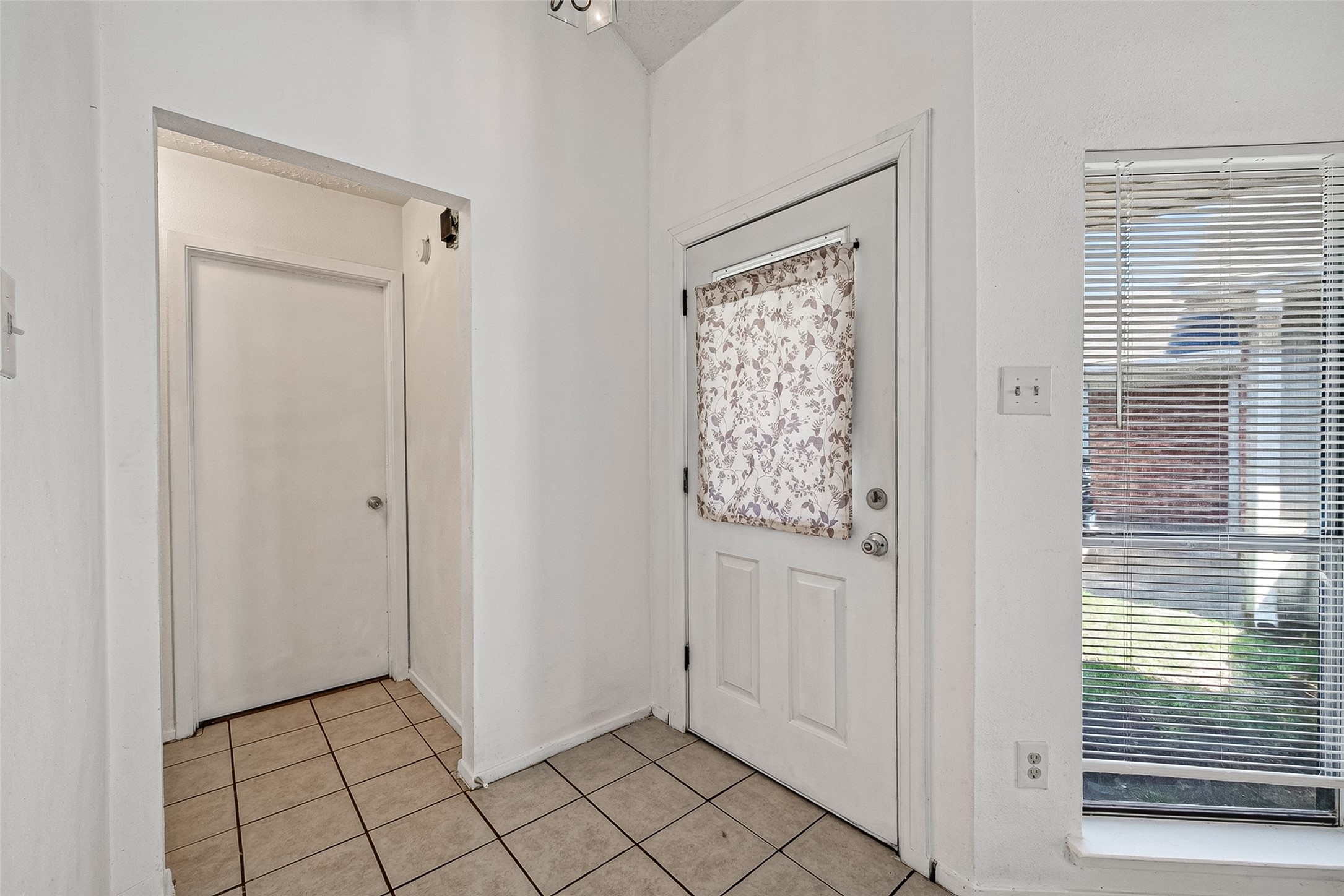 4632 Greenwood Drive Property Photo 3