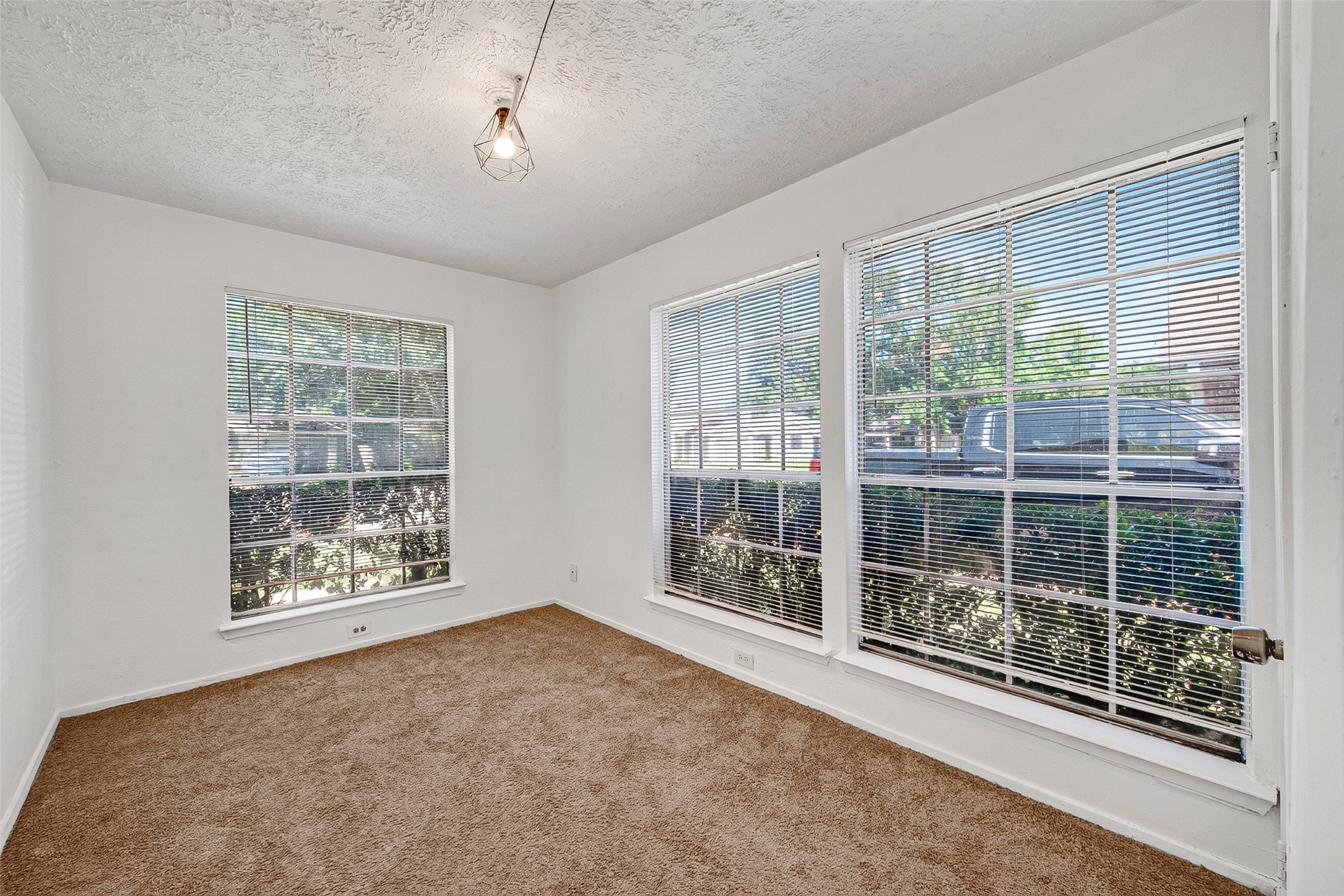 4632 Greenwood Drive Property Photo 12