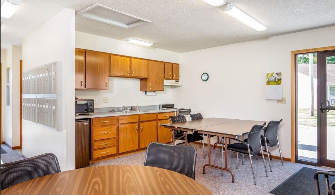 602 W Van Dorn Street Property Photo 6