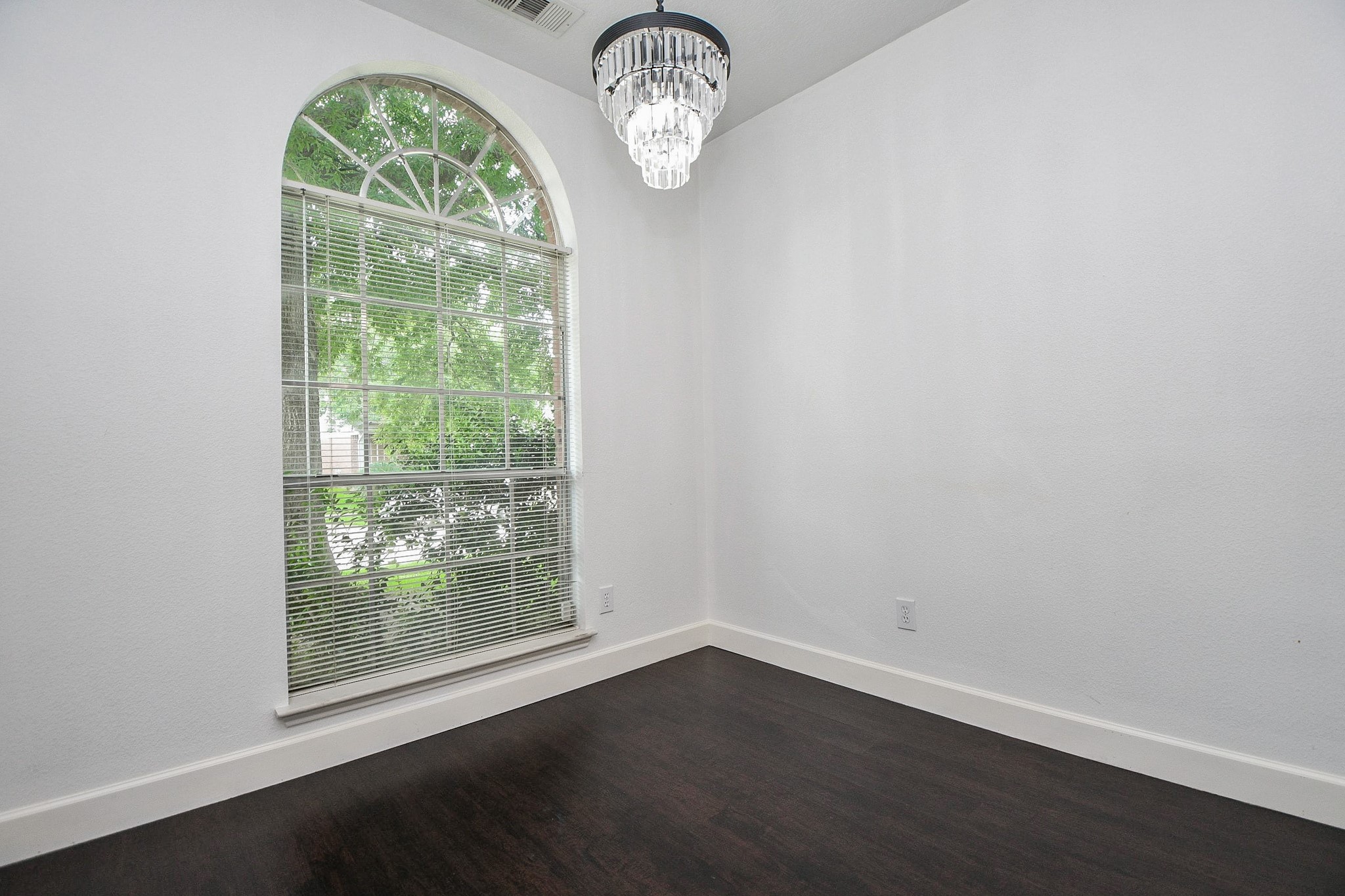 2911 Copper Cliff Drive Property Photo 4