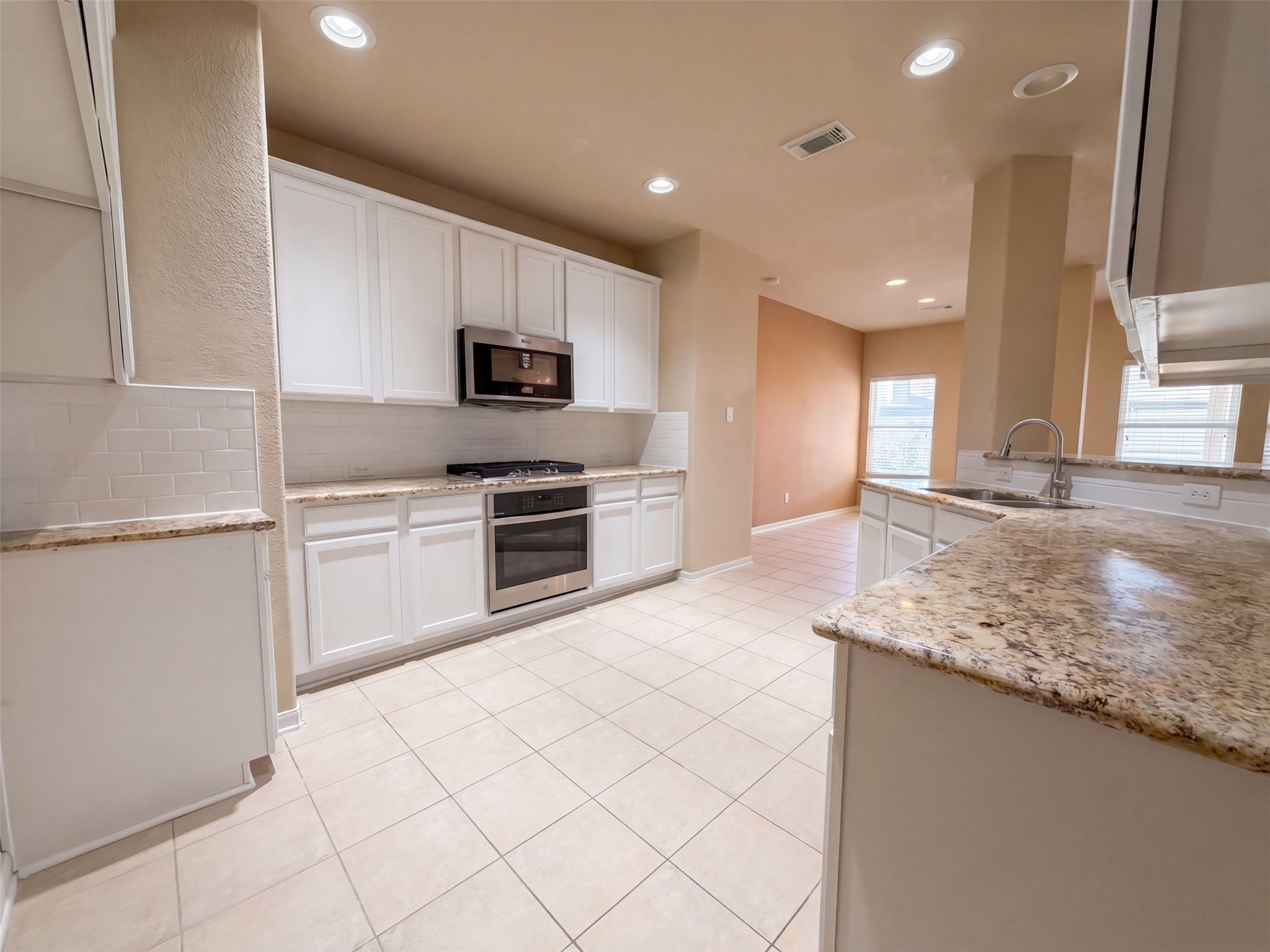 7002 Crockett Ridge Drive Property Photo 2