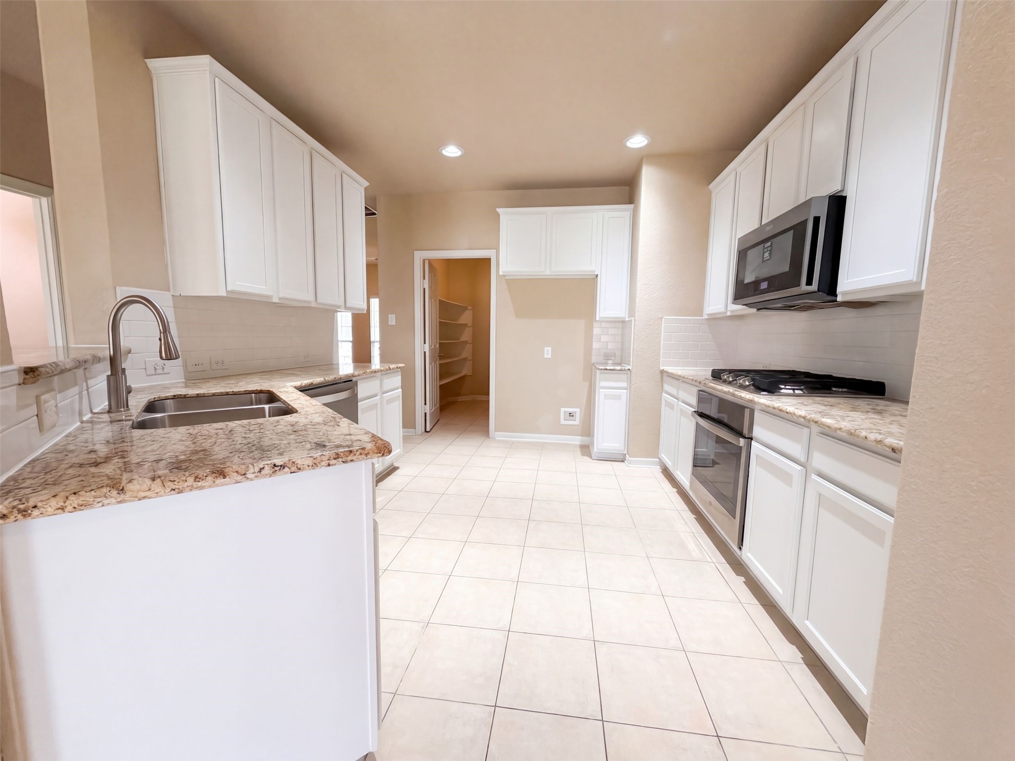7002 Crockett Ridge Drive Property Photo 6