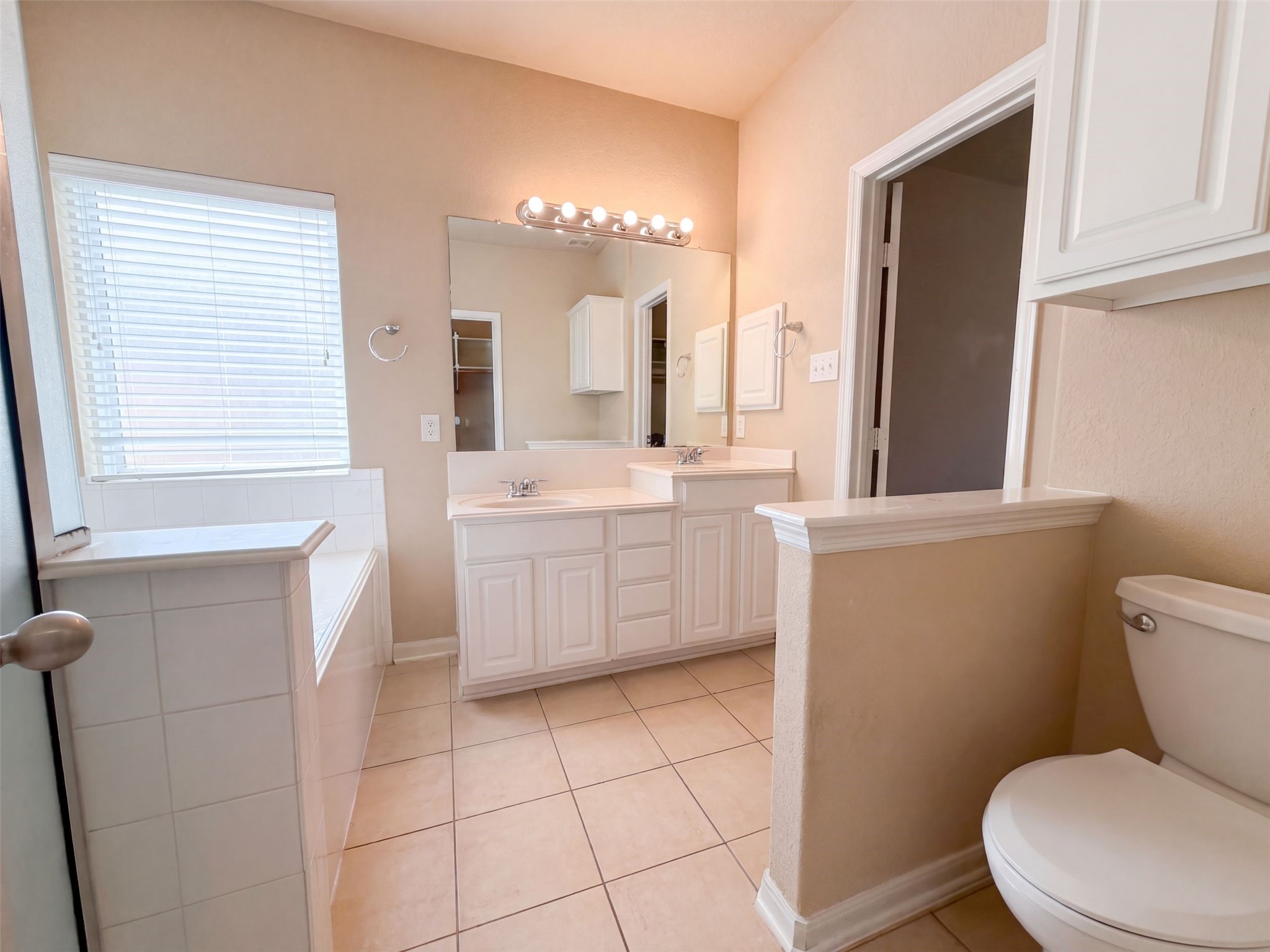7002 Crockett Ridge Drive Property Photo 12