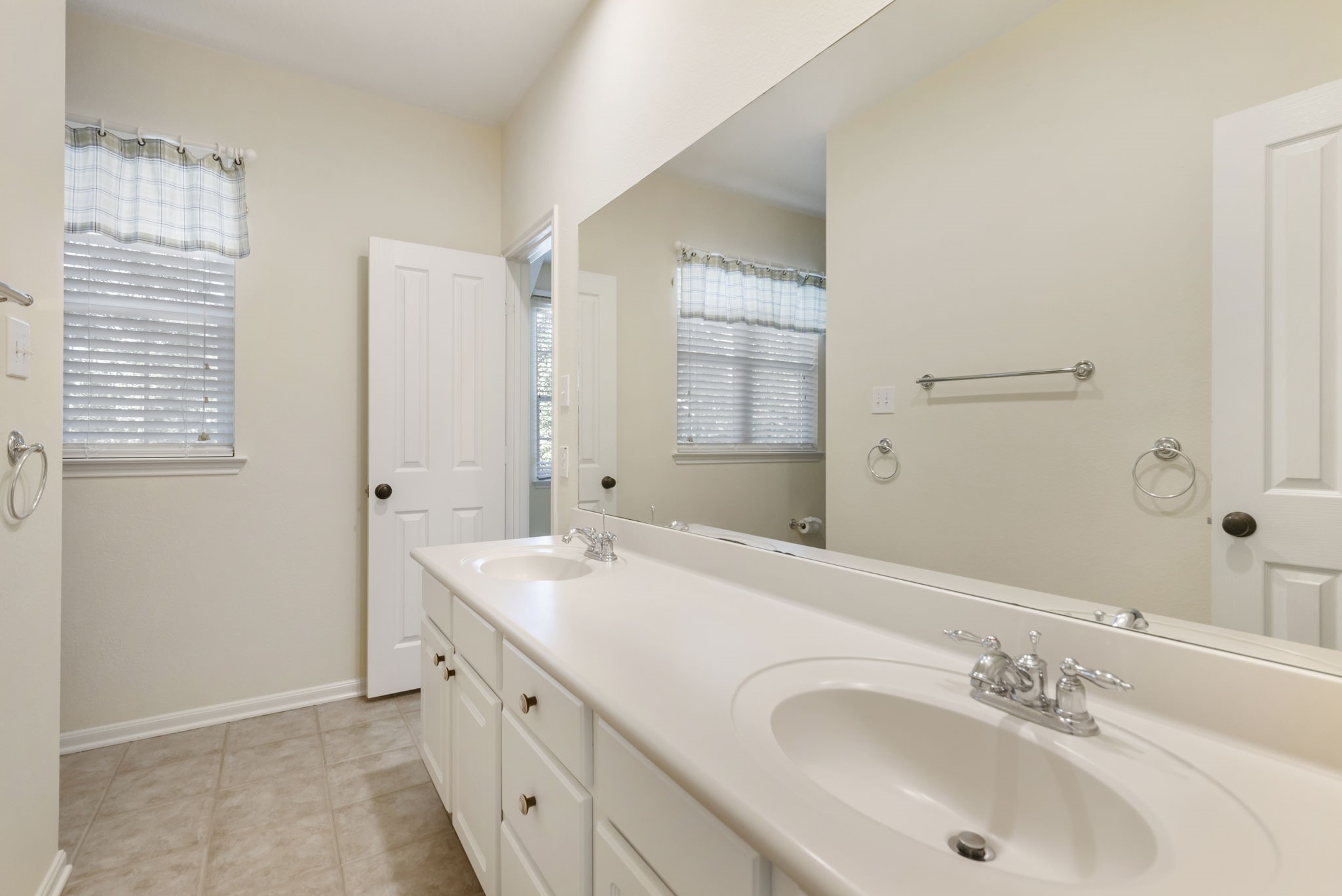 14 Middle Gate Place Property Photo 36