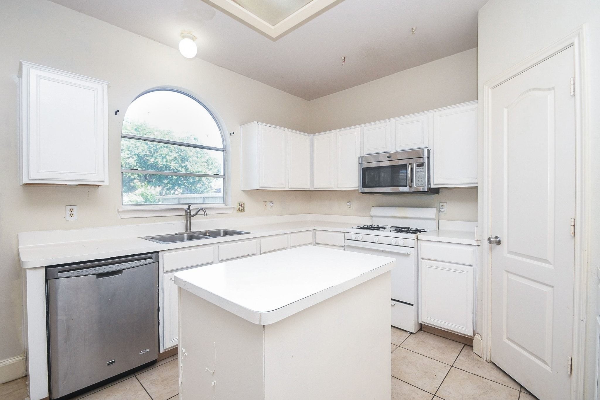 5214 Mountain Forest Drive Property Photo 4