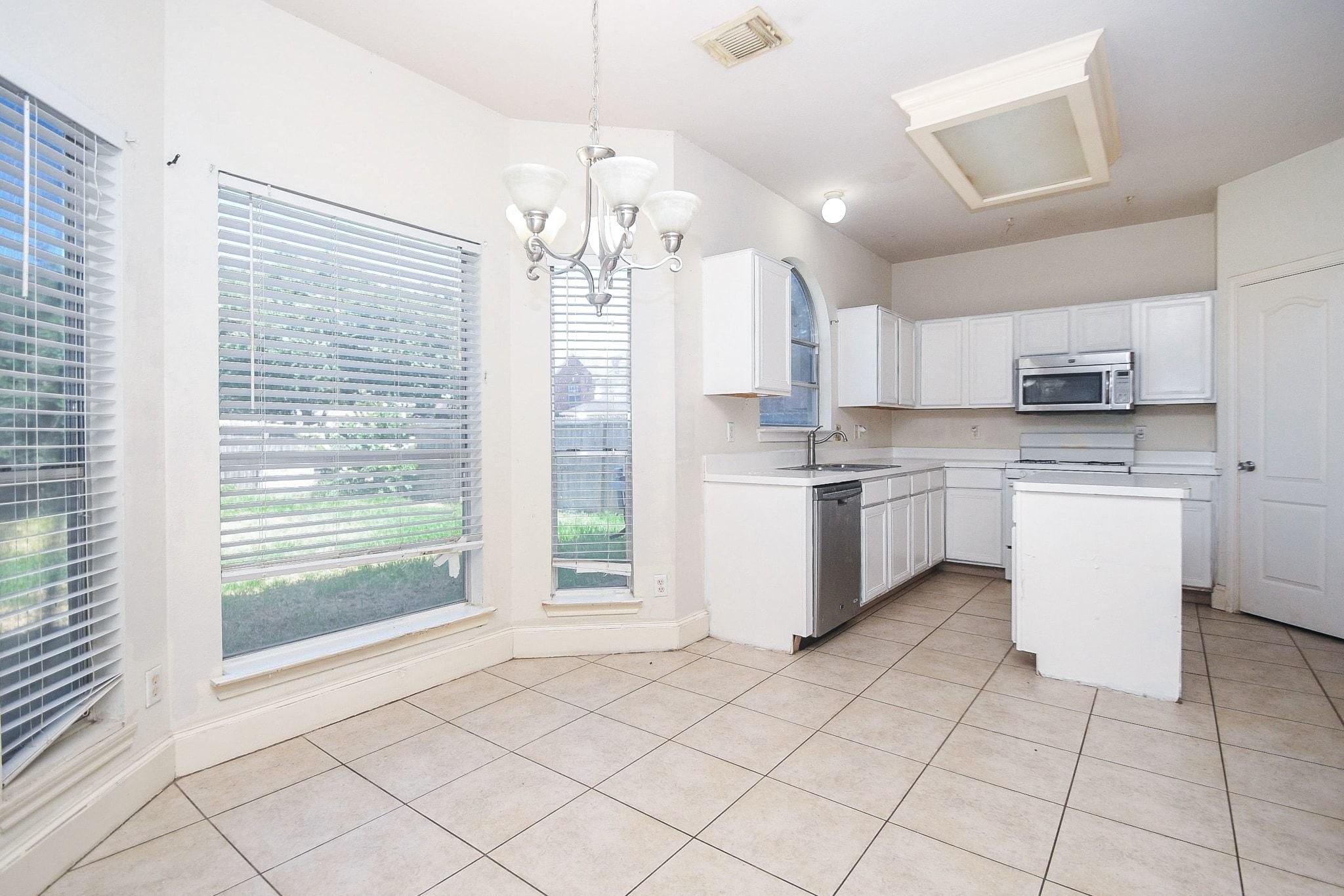 5214 Mountain Forest Drive Property Photo 9