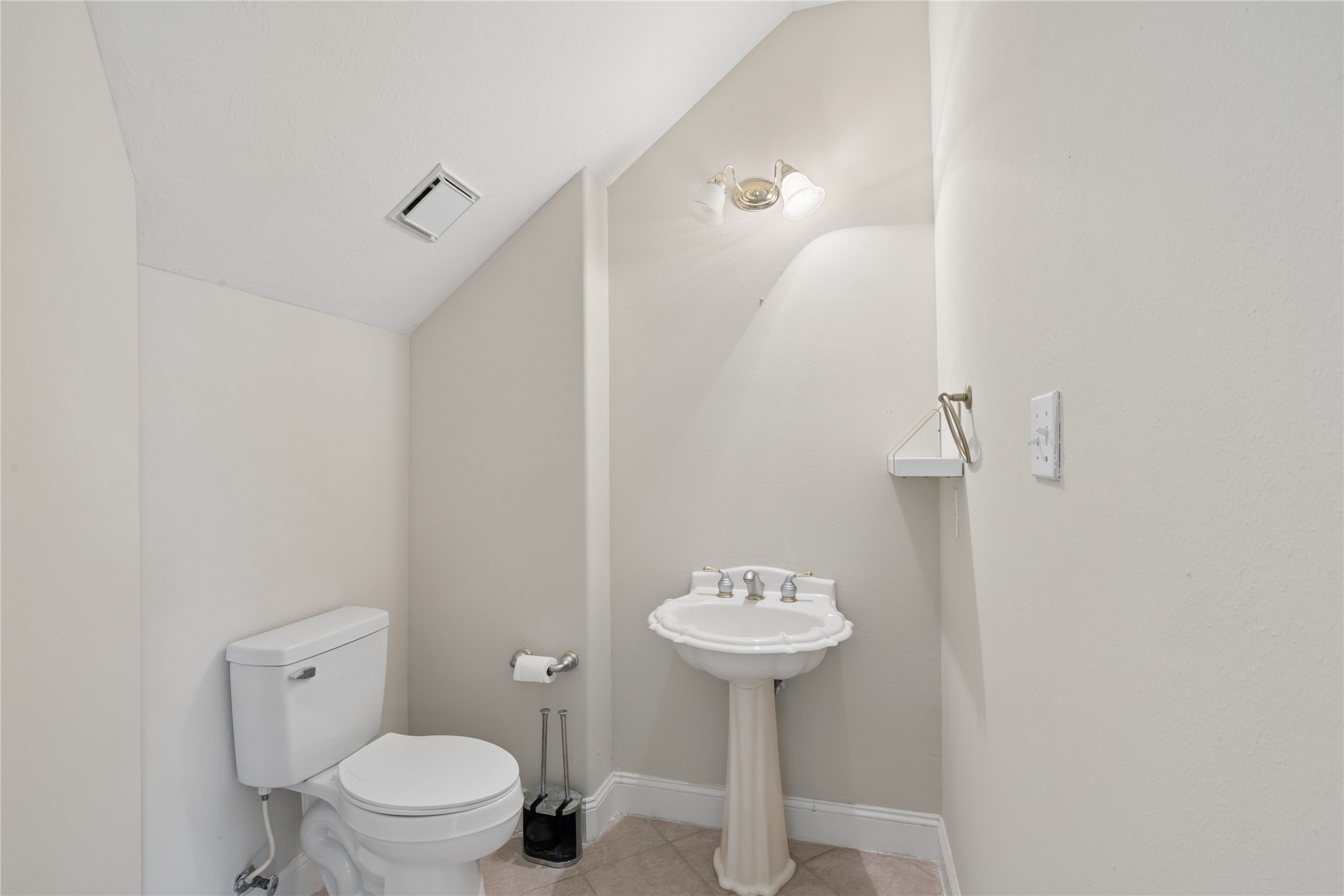 6414 Pinewood Trace Lane Property Photo 11