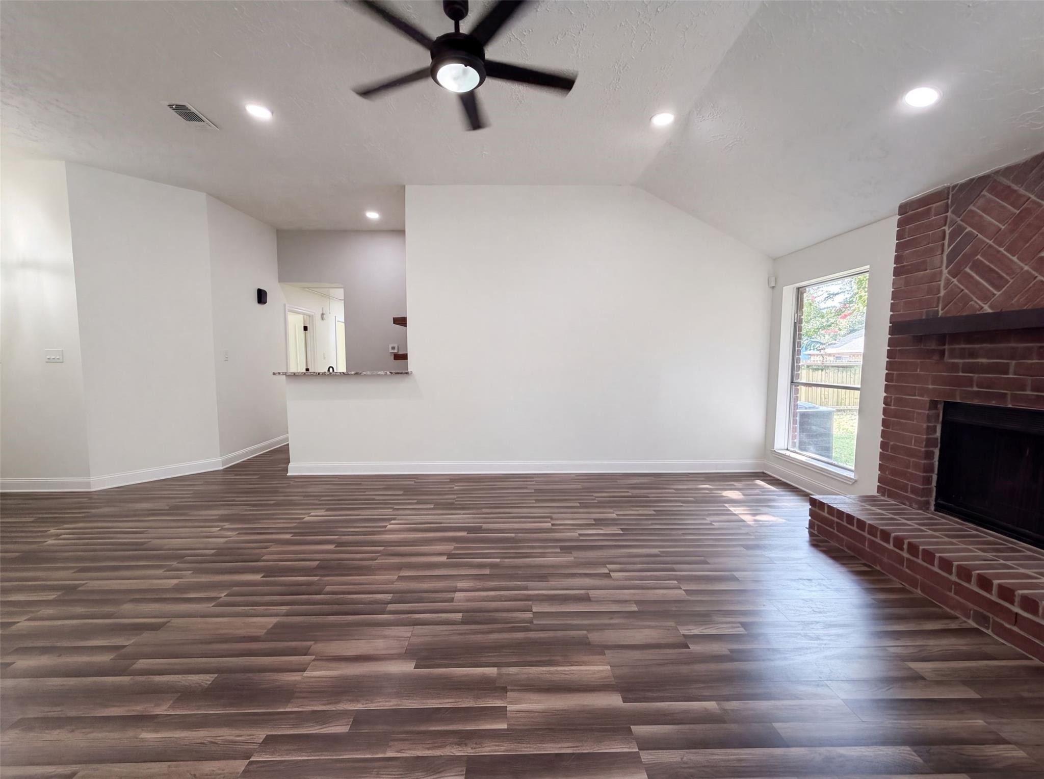 4011 Hunnington Drive, Conroe Tx 77303 Property Photo 6
