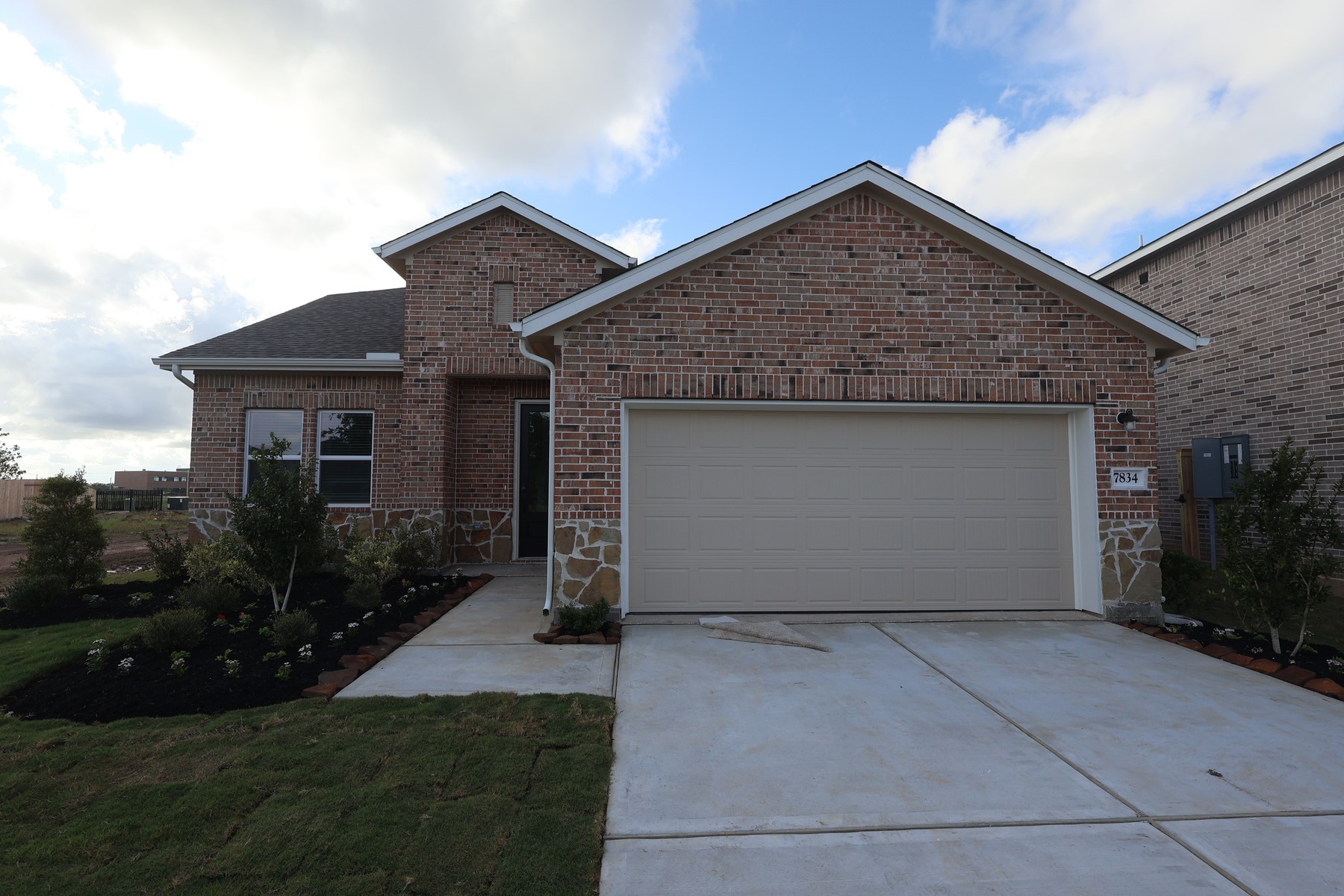 7834 Jade Crest Drive Property Photo 3