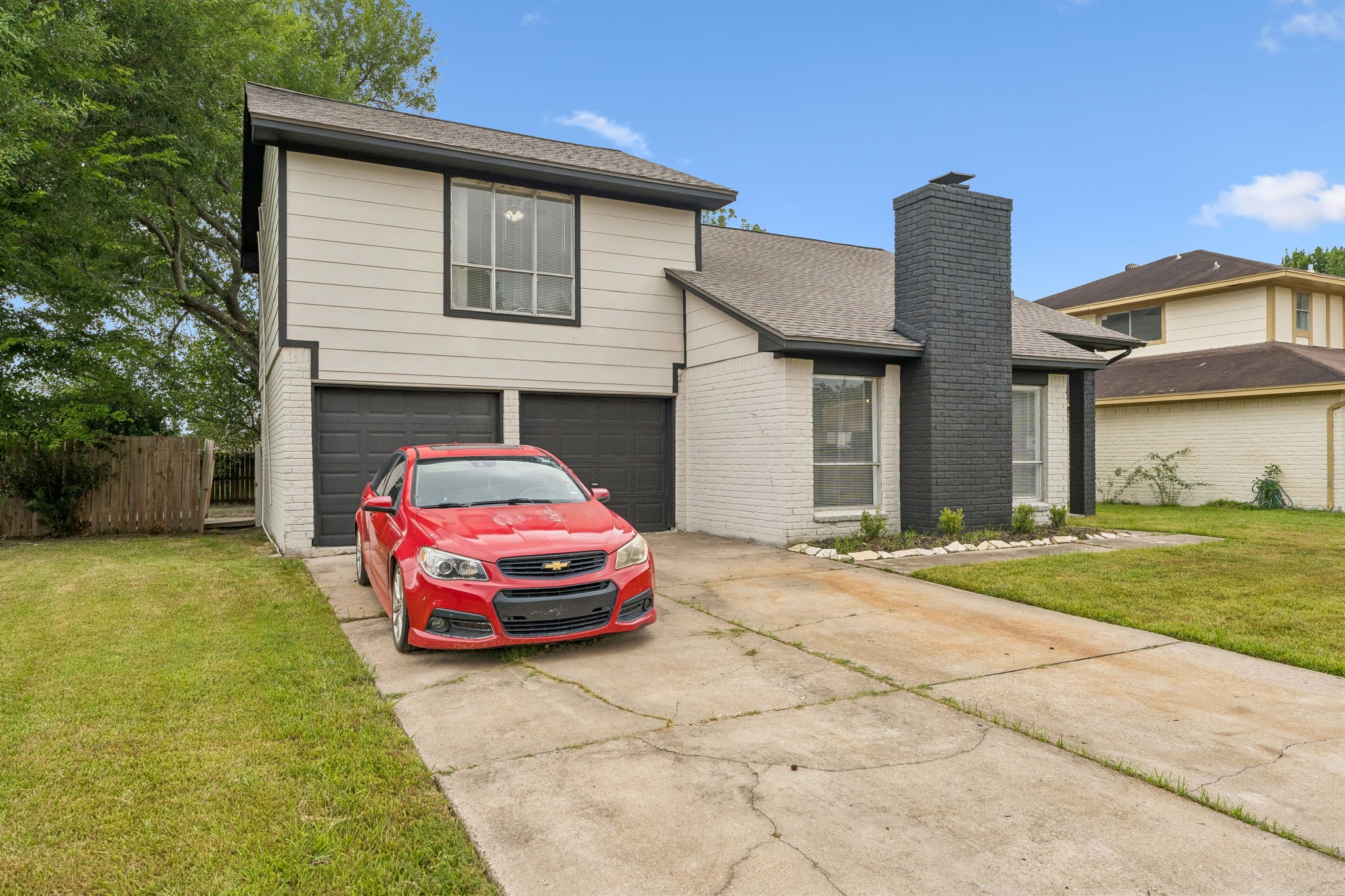 10803 Sageriver Drive Property Photo 2