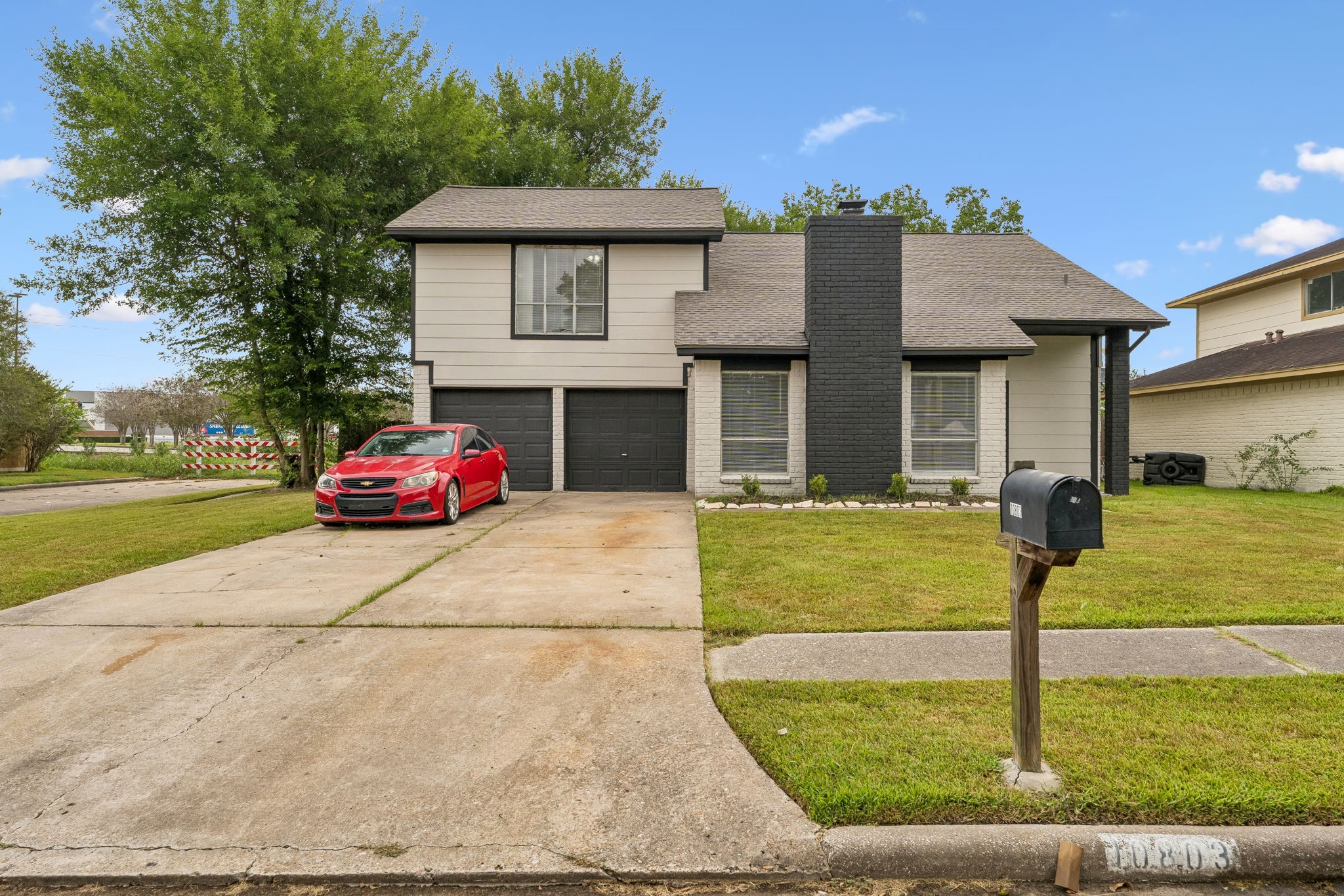 10803 Sageriver Drive Property Photo 5