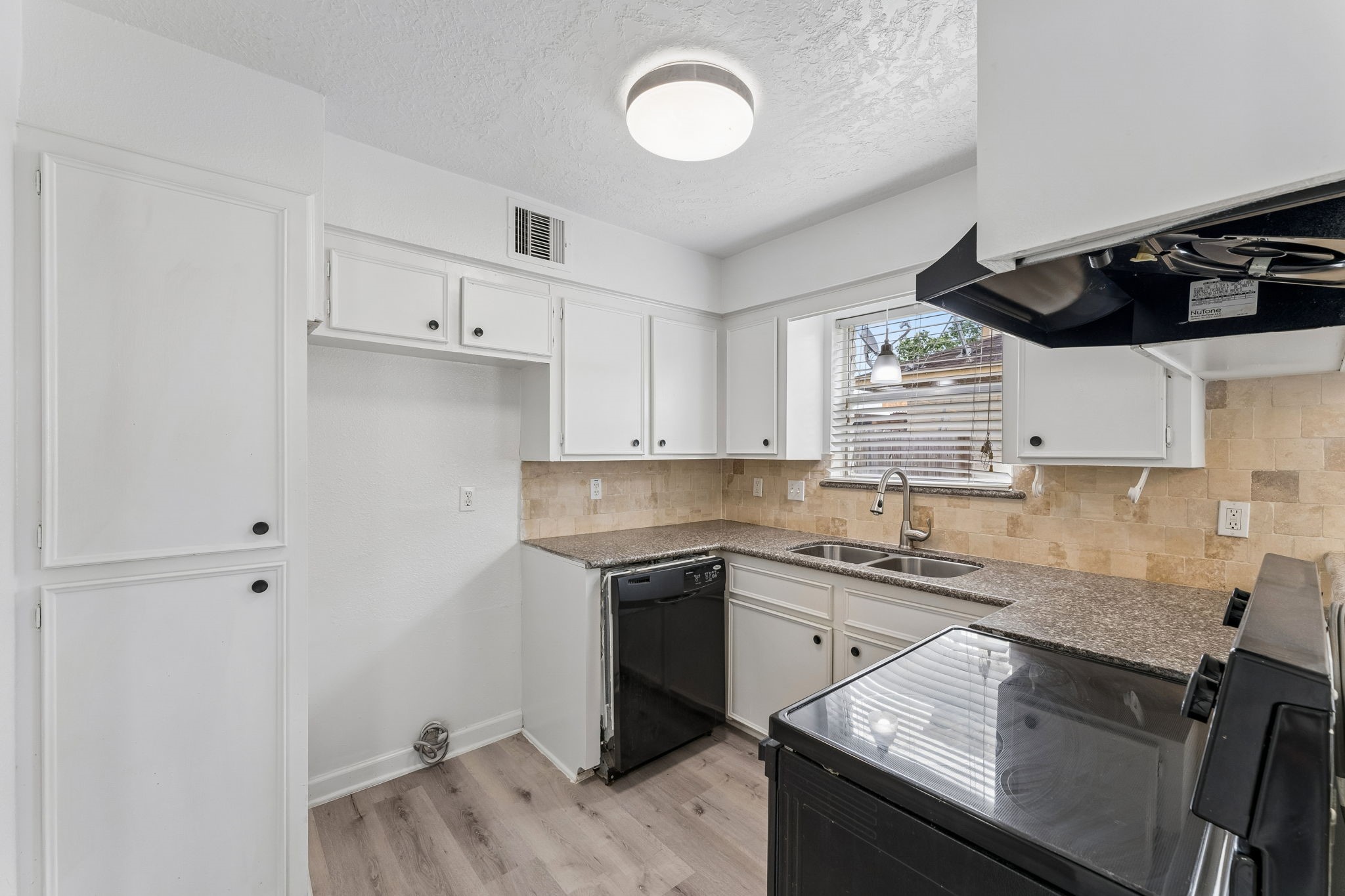 10803 Sageriver Drive Property Photo 25