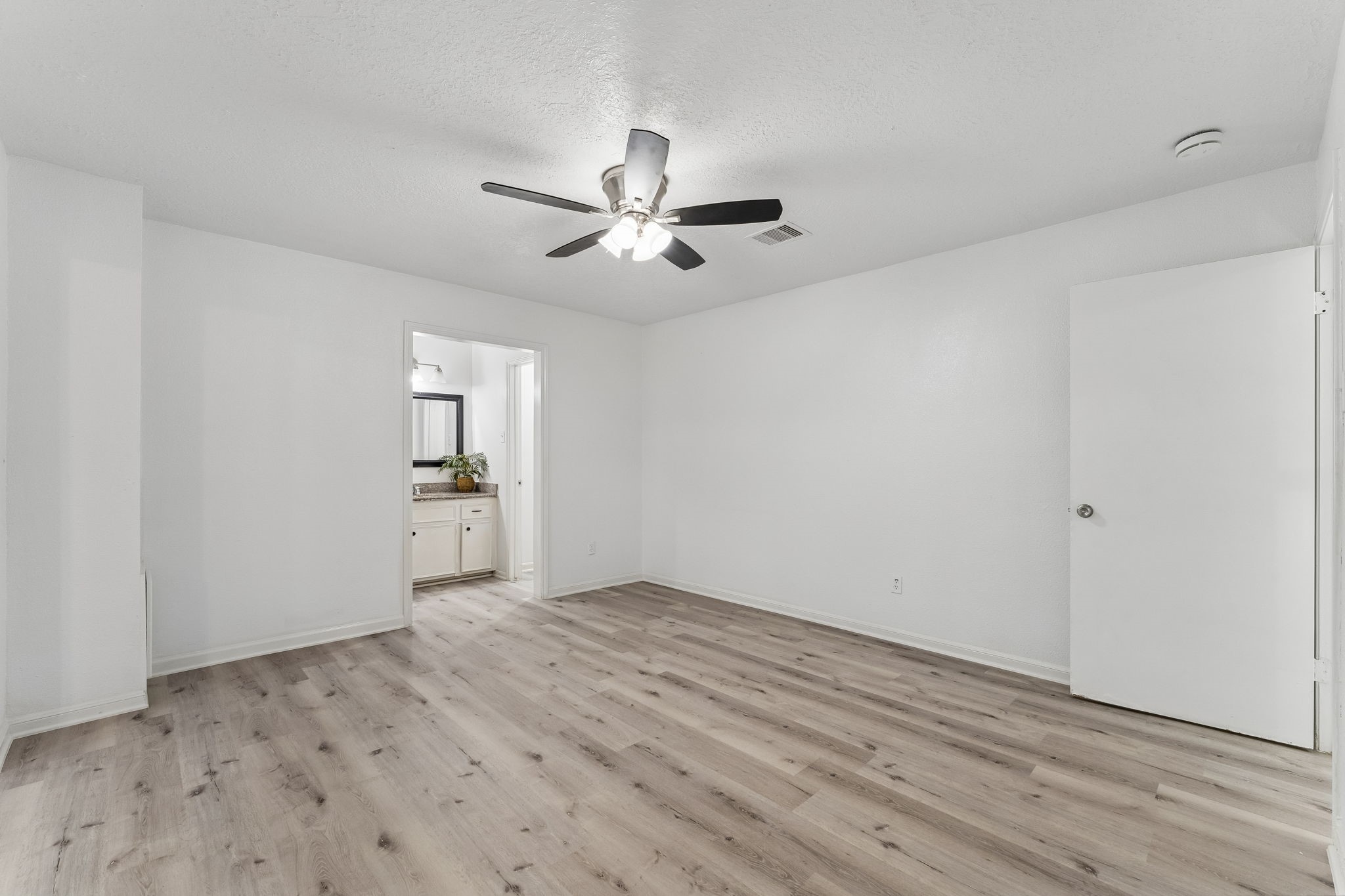10803 Sageriver Drive Property Photo 33