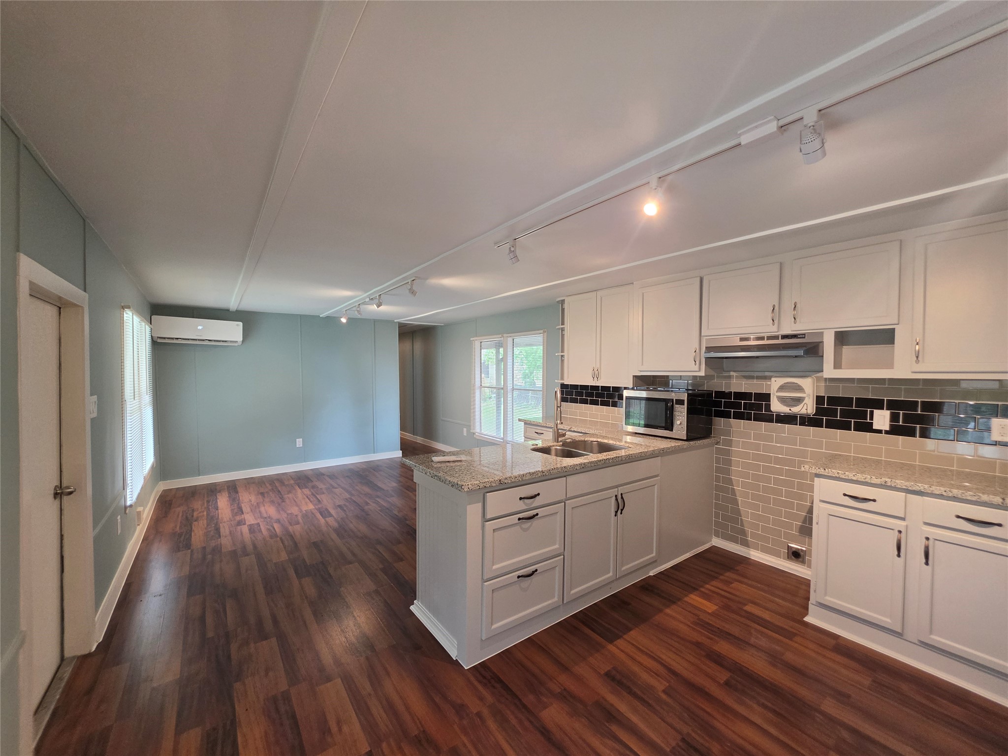 6426 W Bend Street Property Photo 2