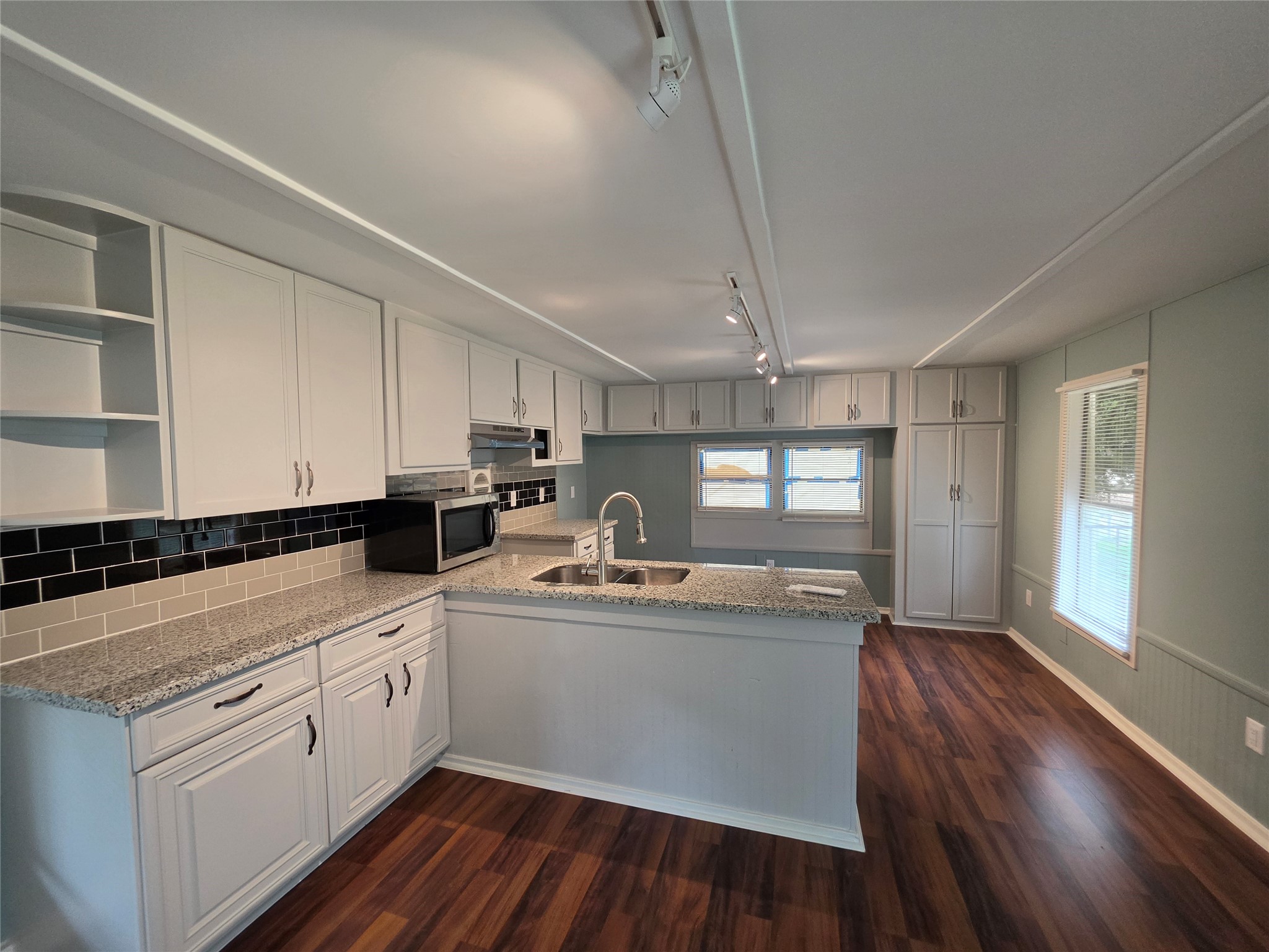6426 W Bend Street Property Photo 5