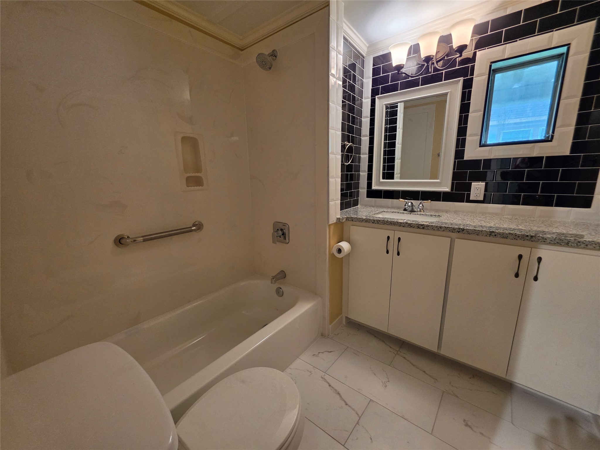 6426 W Bend Street Property Photo 10