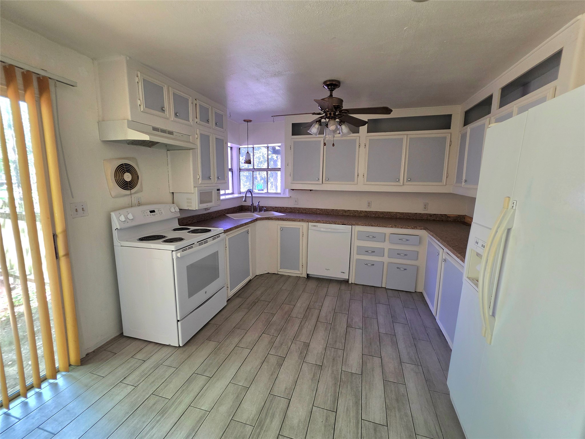 17308 Valley Lane Property Photo 6