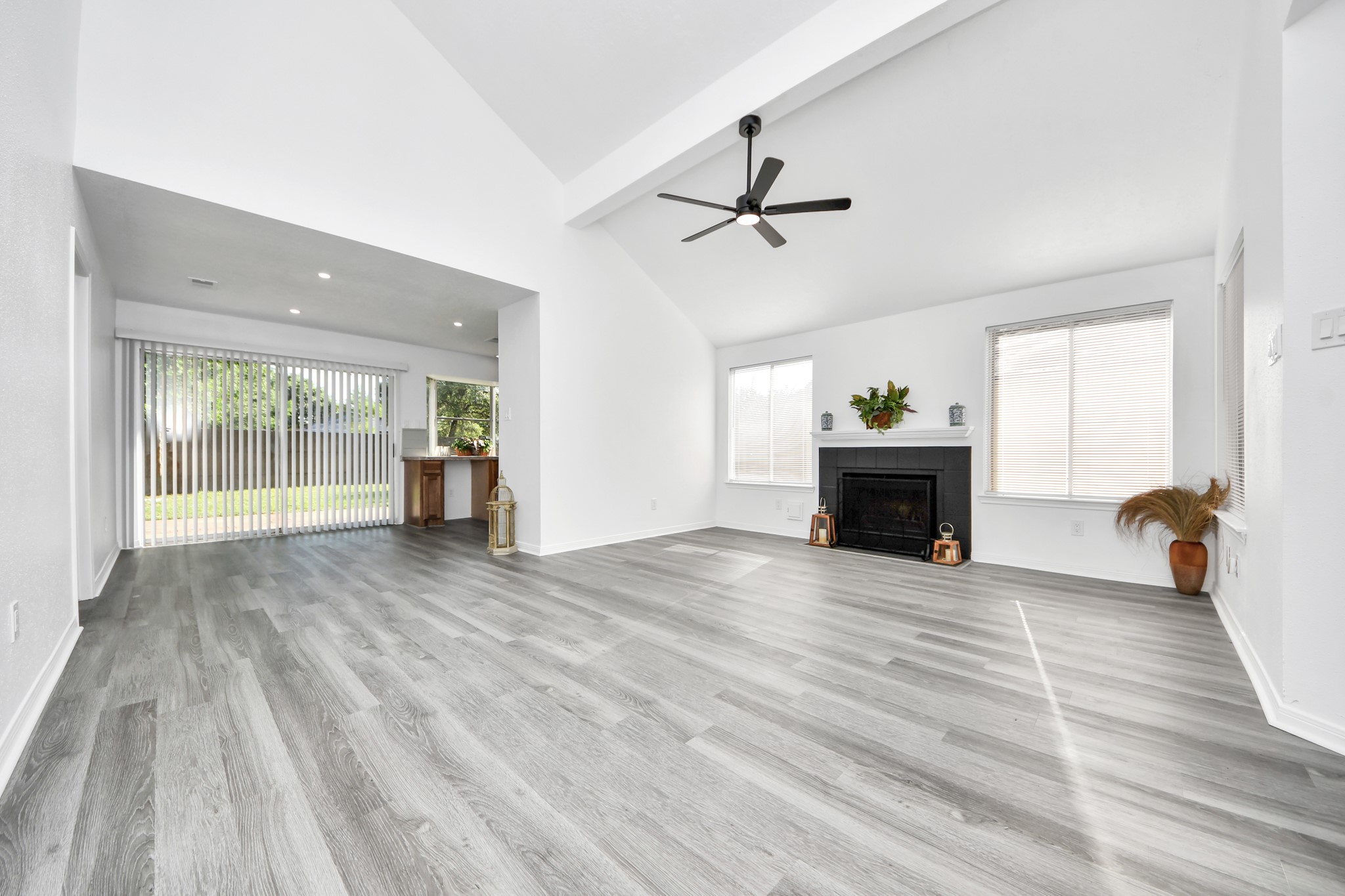 16114 Golden Sands Drive Property Photo 9