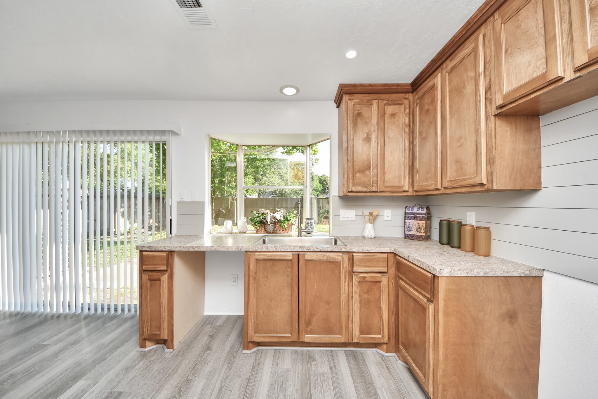 16114 Golden Sands Drive Property Photo 23