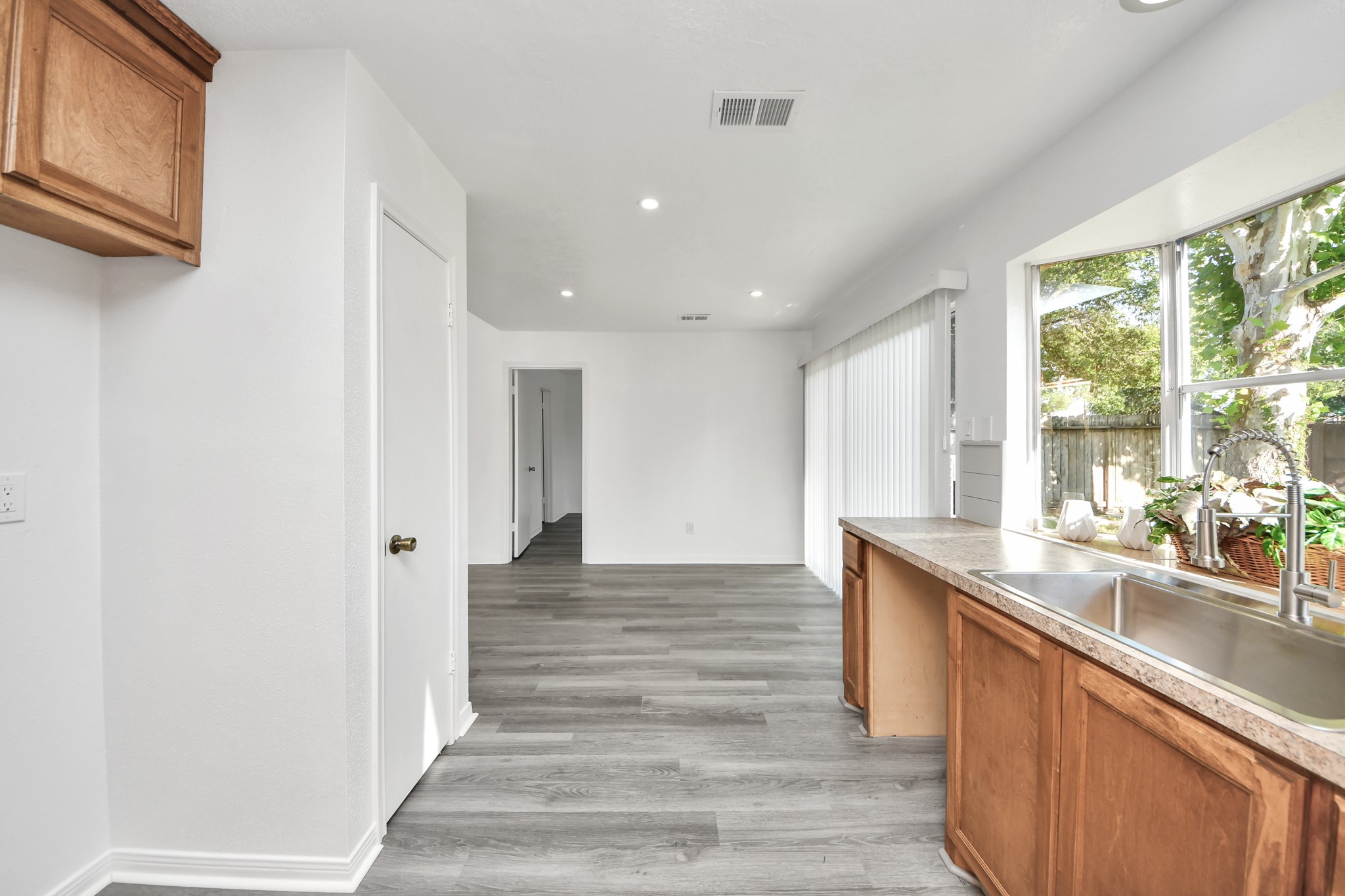 16114 Golden Sands Drive Property Photo 25