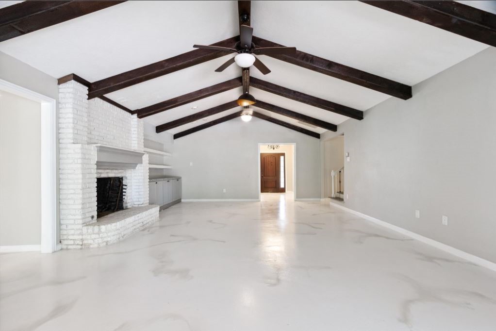 570 Roanoke Drive Property Photo 3