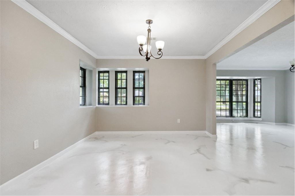 570 Roanoke Drive Property Photo 11