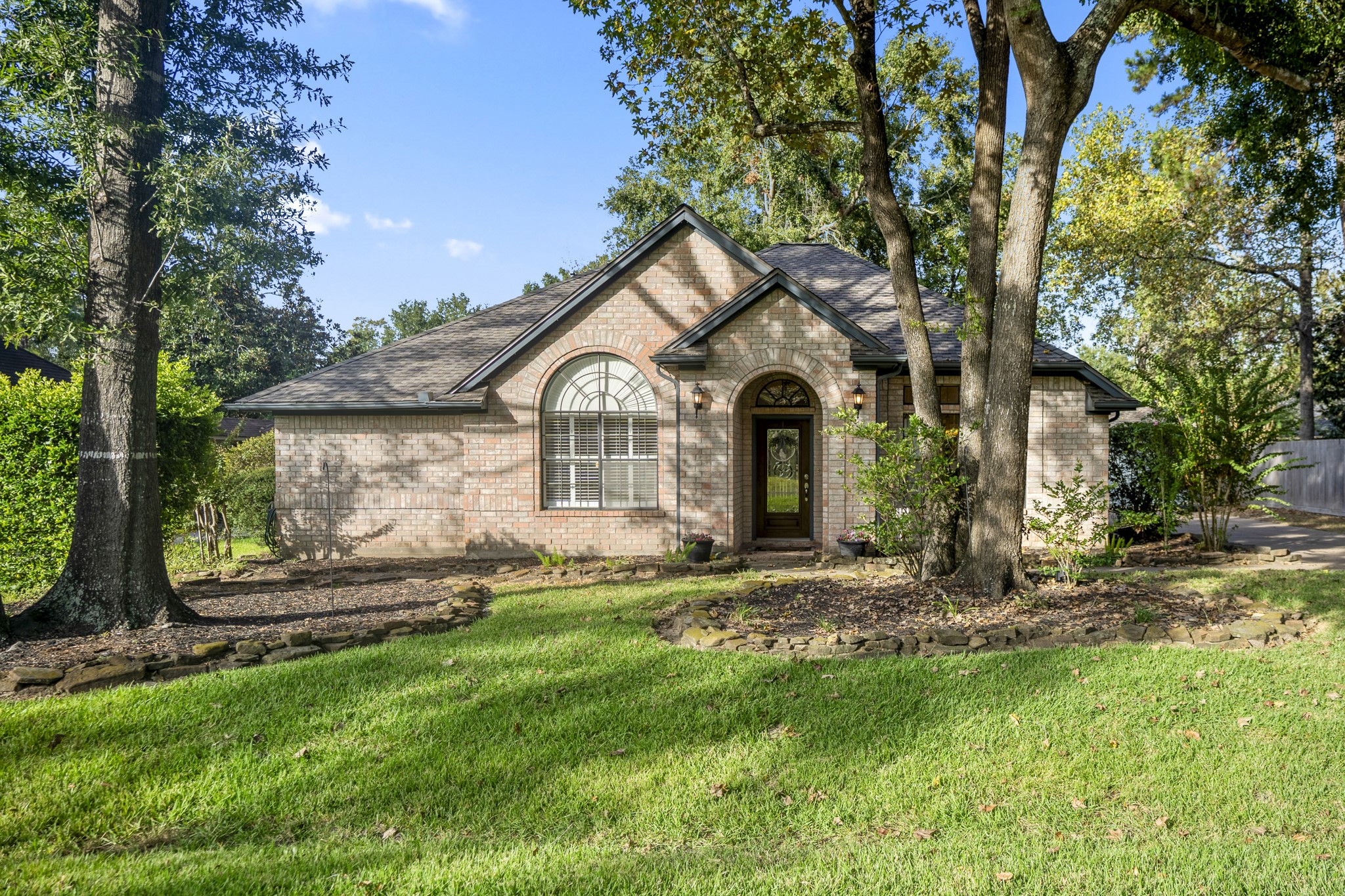 812 Woodland Lane Property Photo 1