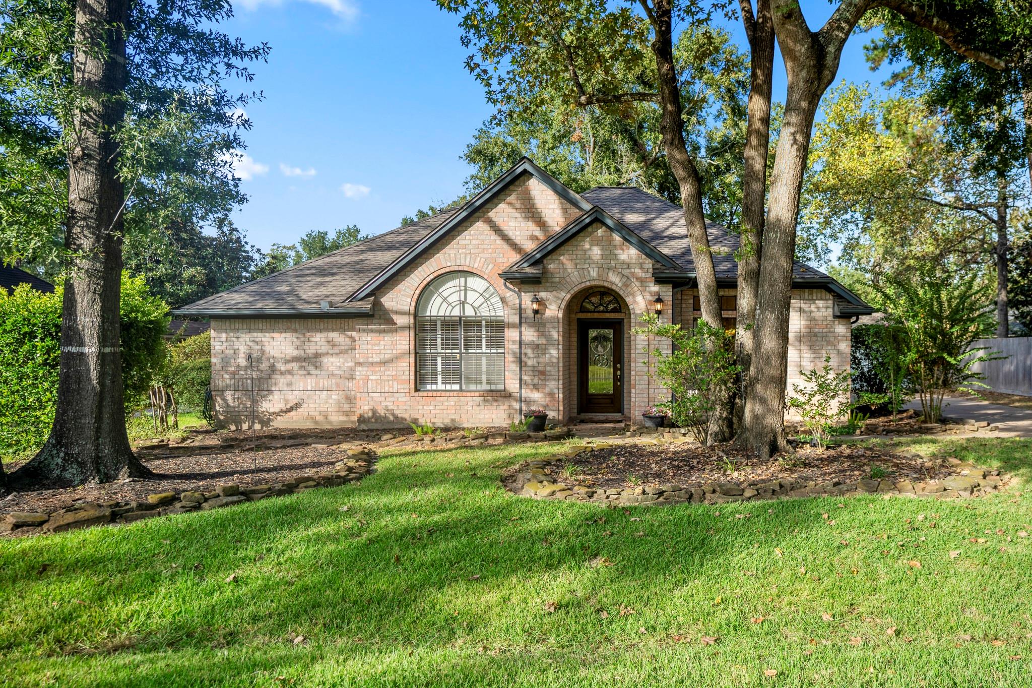 812 Woodland Lane, Conroe TX 77302 Property Photo 1