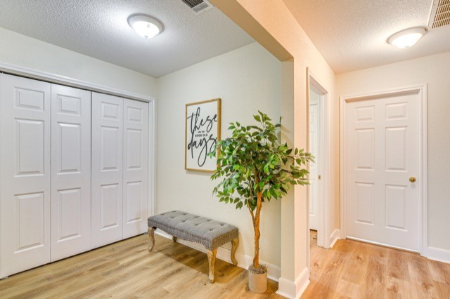 605 6 Street D Property Photo 5