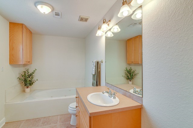 605 6 Street D Property Photo 8