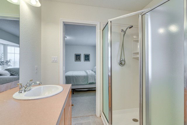 605 6 Street D Property Photo 9