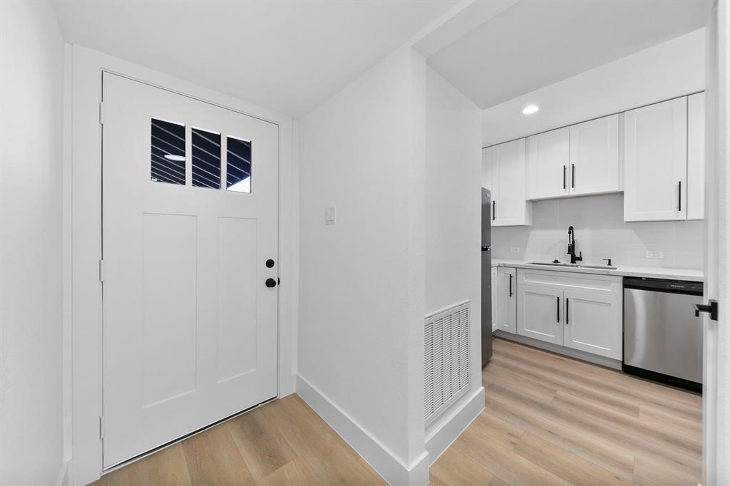 1514 Wirt Road 8 Property Photo 5