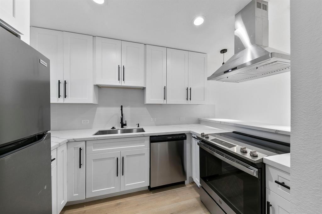 1514 Wirt Road 8 Property Photo 6