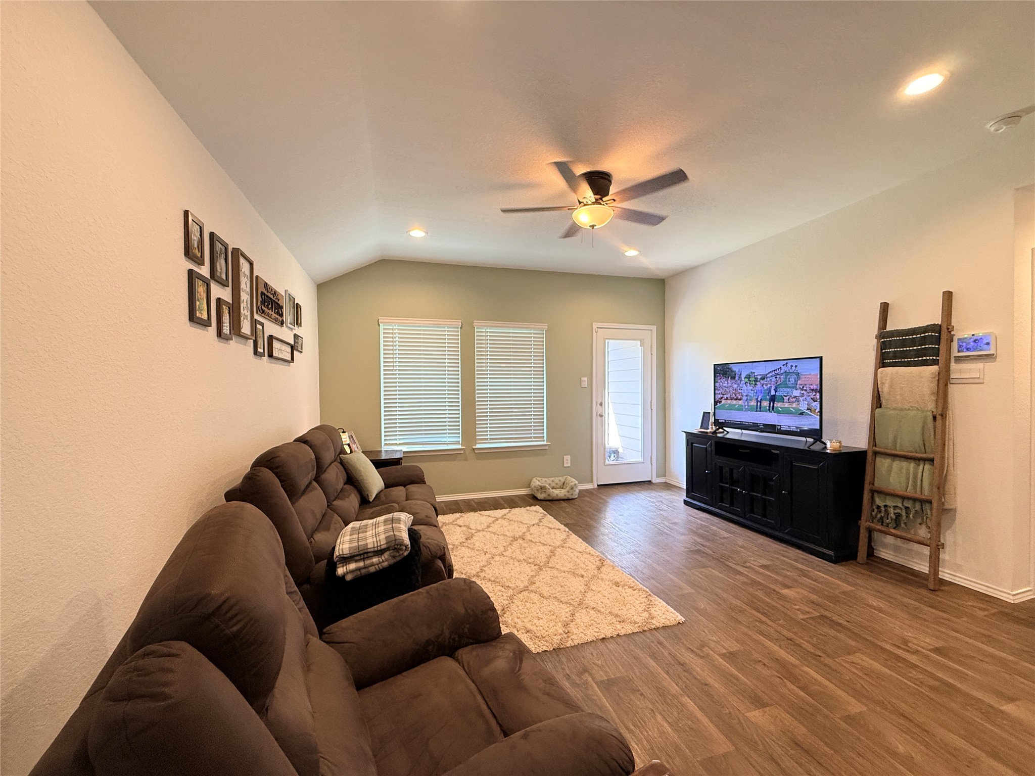 14845 Cypress Hollow Drive Property Photo 4