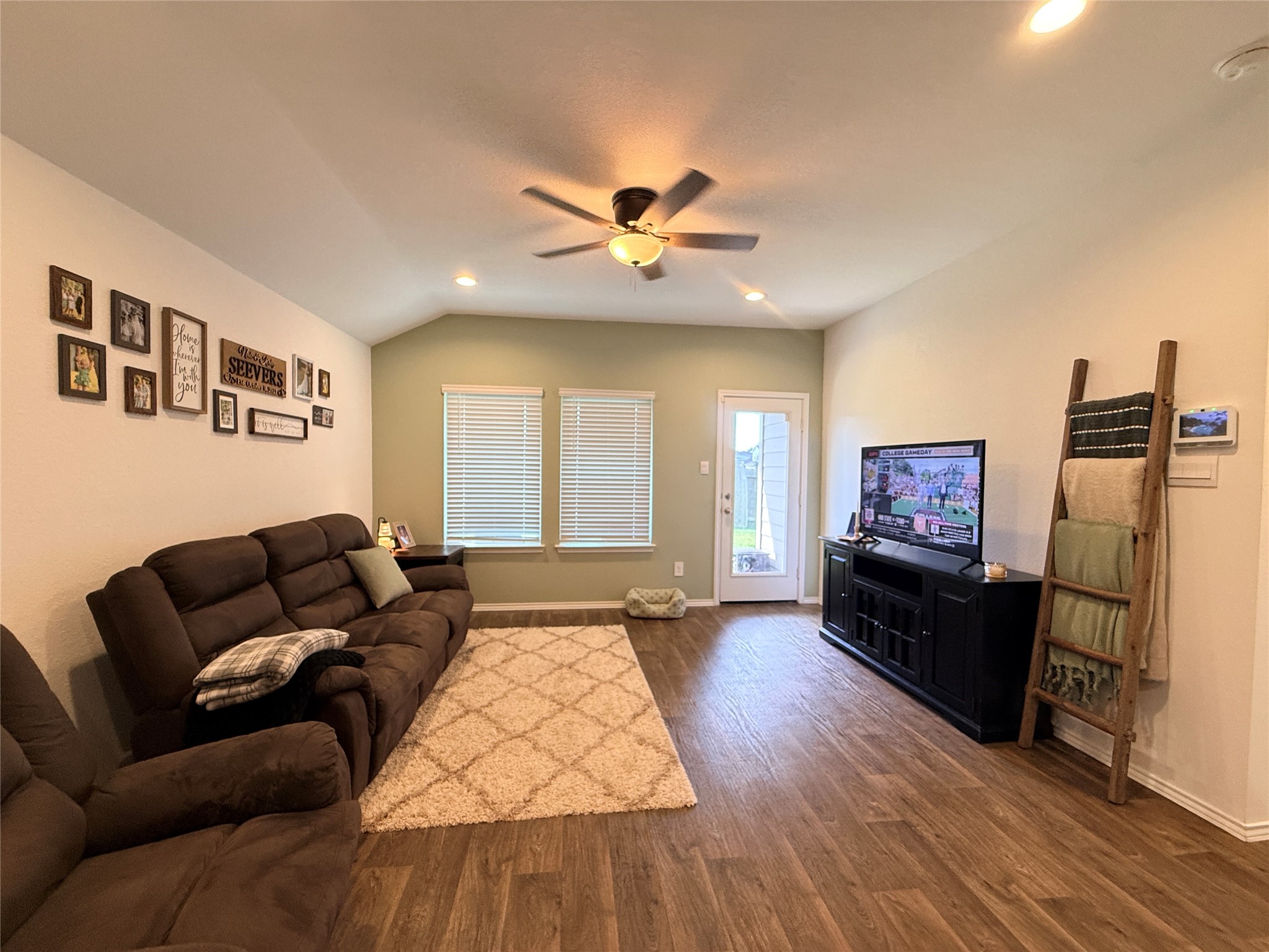 14845 Cypress Hollow Drive Property Photo 6