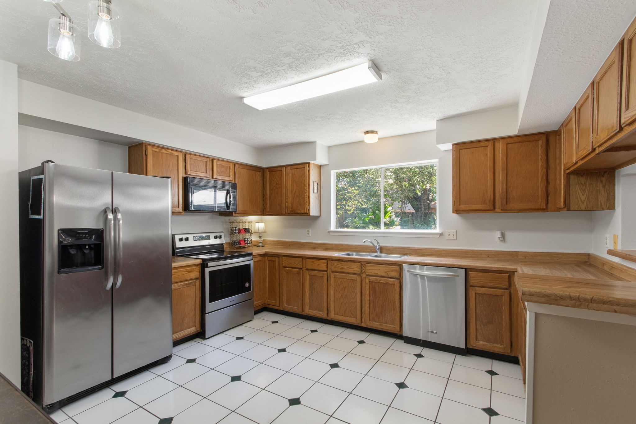 4835 Ingleside Court Property Photo 14