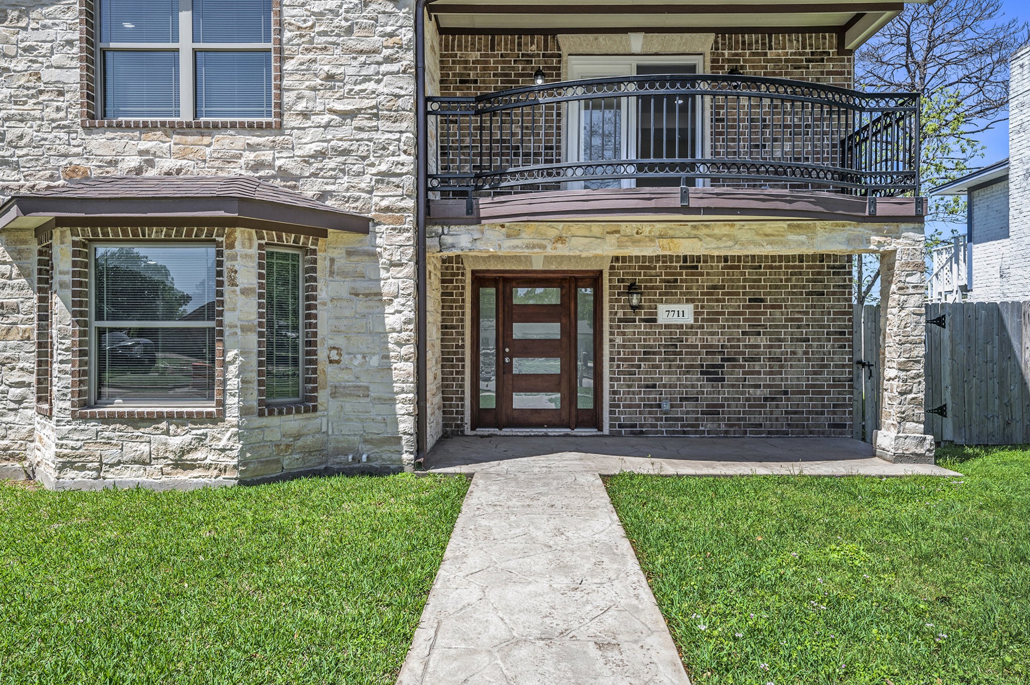 7711 Antoine Drive Property Photo 3