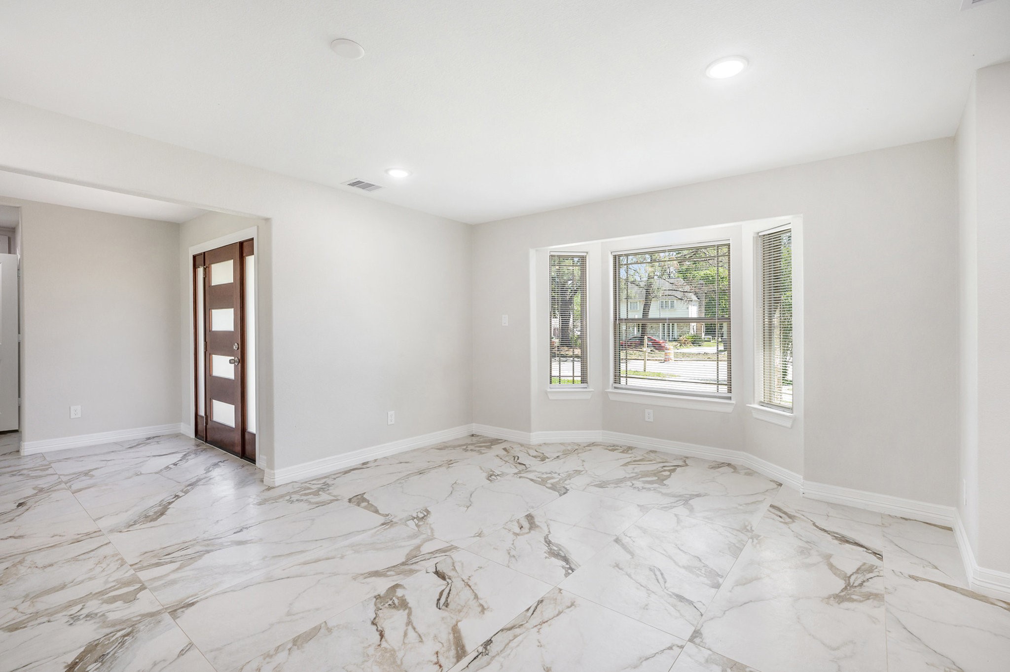 7711 Antoine Drive Property Photo 6