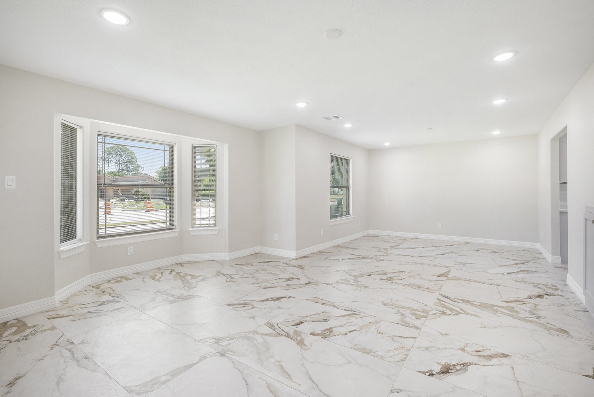7711 Antoine Drive Property Photo 7