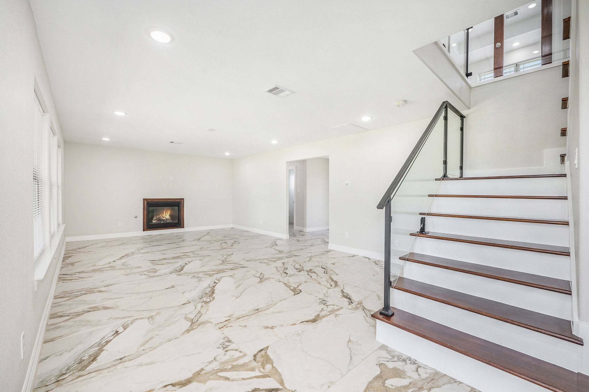 7711 Antoine Drive Property Photo 8