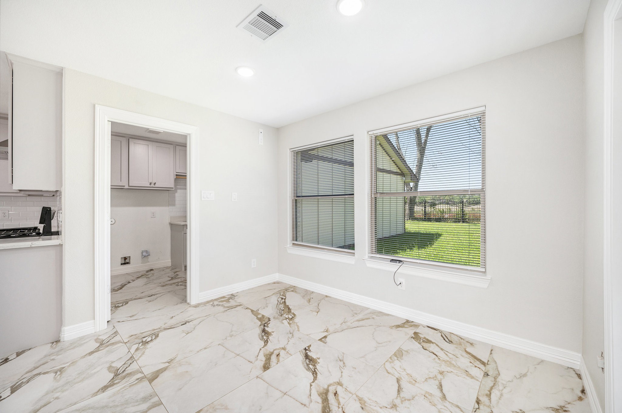 7711 Antoine Drive Property Photo 10