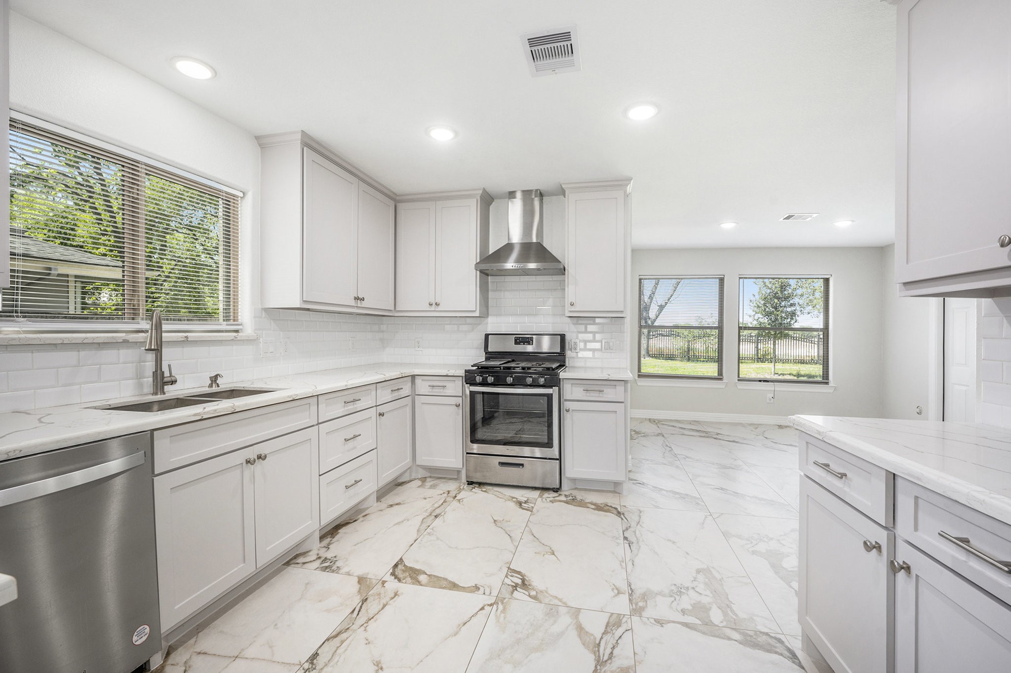7711 Antoine Drive Property Photo 13