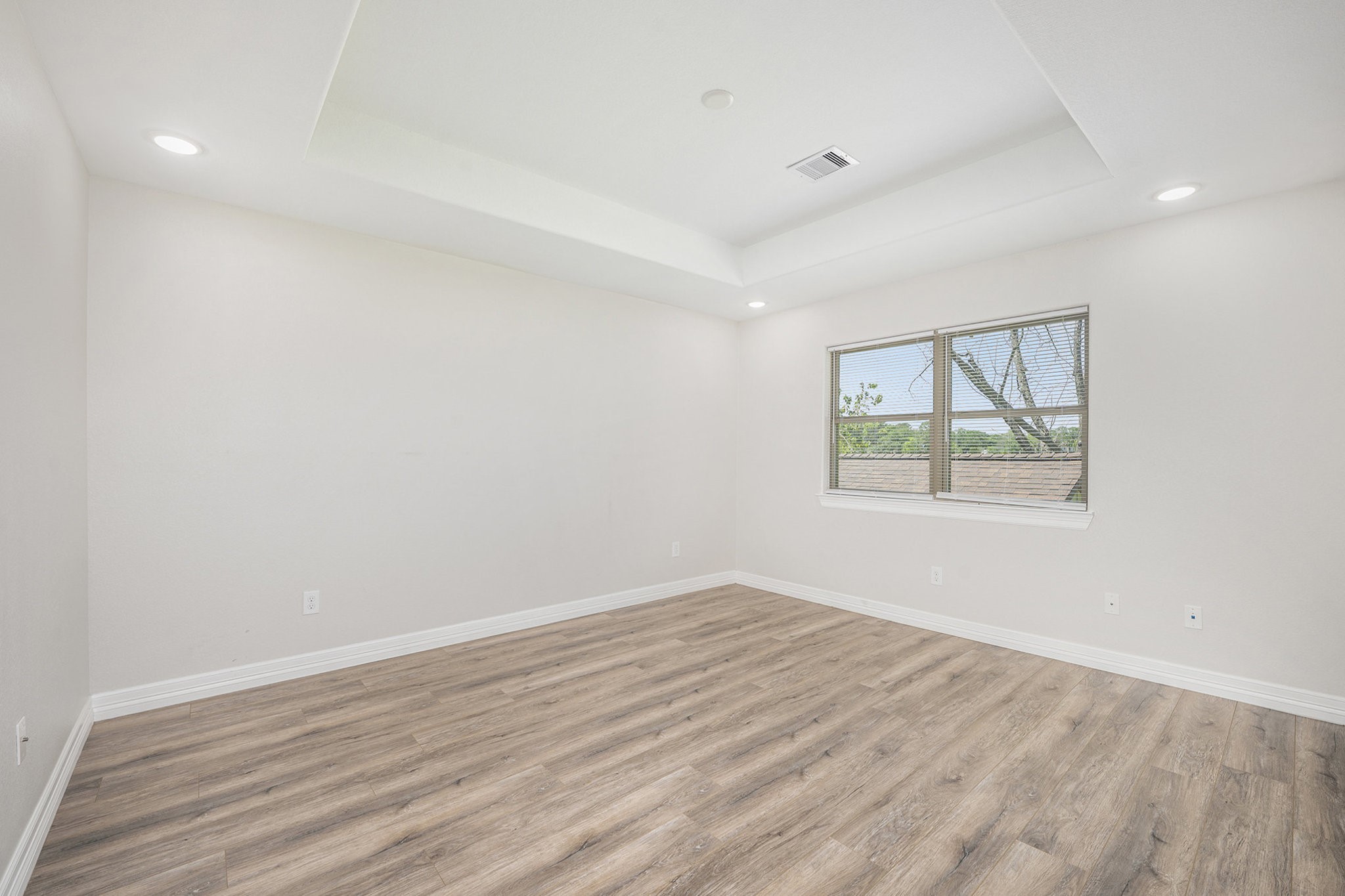 7711 Antoine Drive Property Photo 15