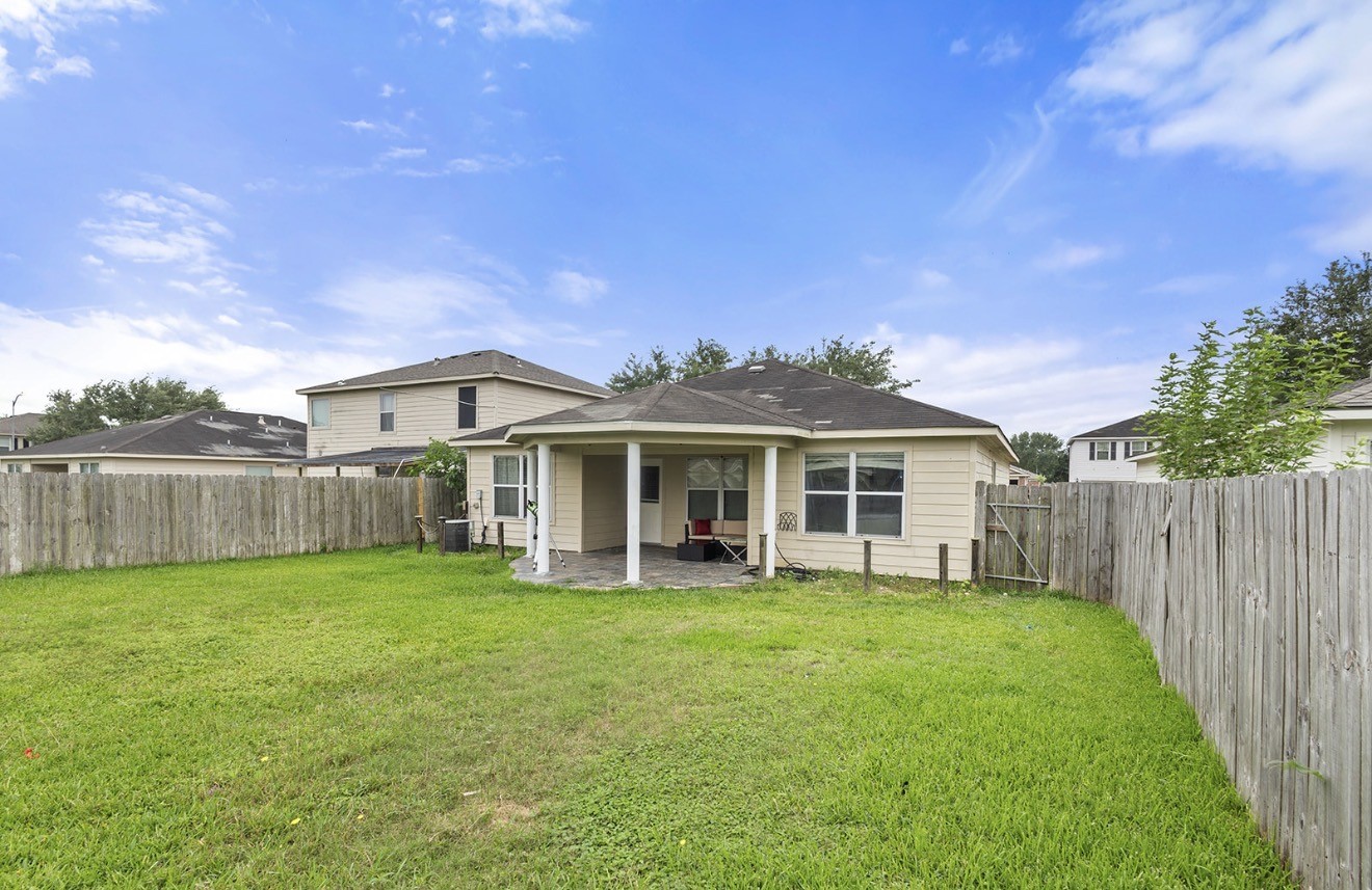 7115 Northchase Lane Property Photo 3