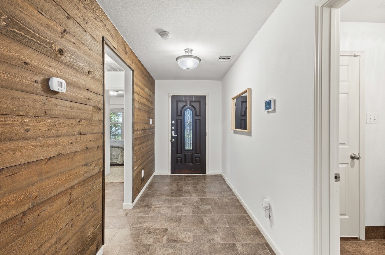 7115 Northchase Lane Property Photo 4