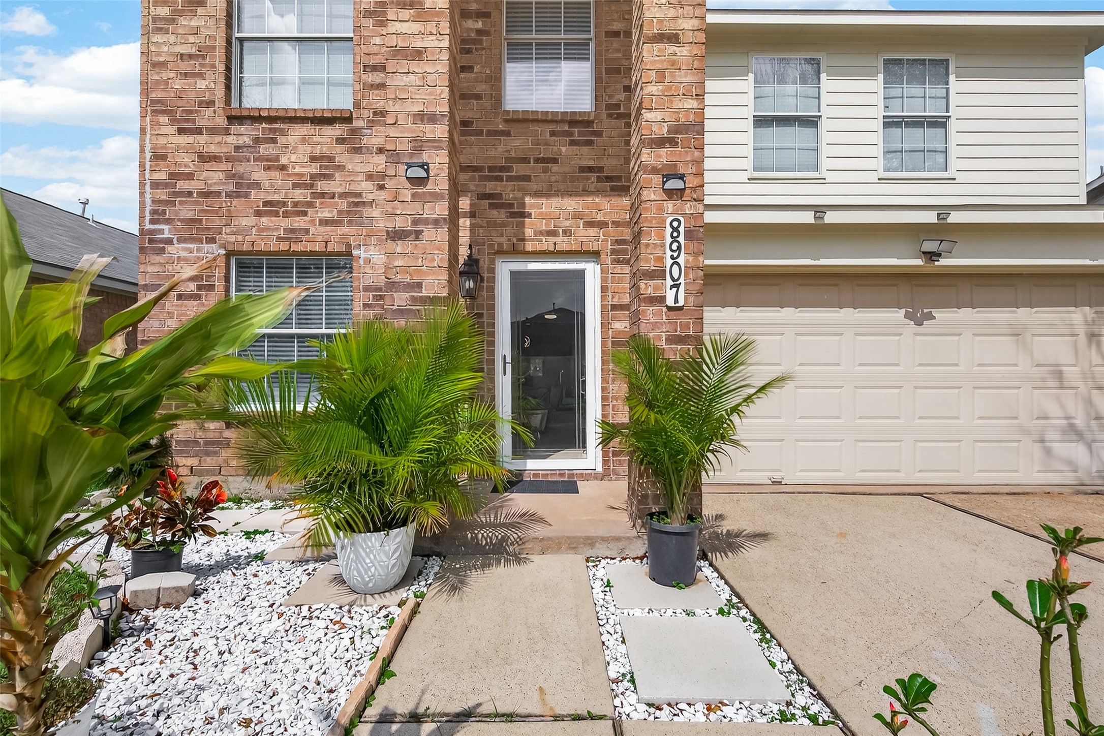 8907 Rainesville Lane Property Photo 1