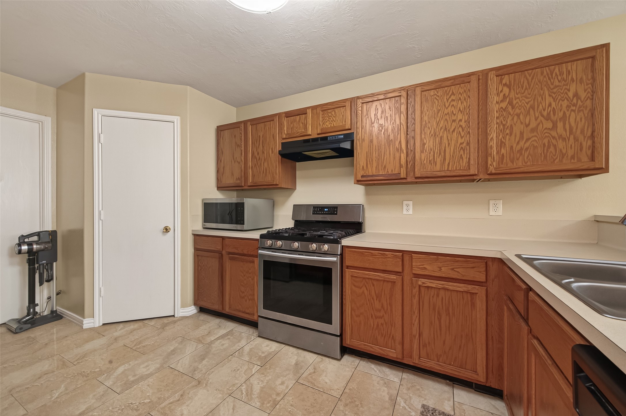 8907 Rainesville Lane Property Photo 12